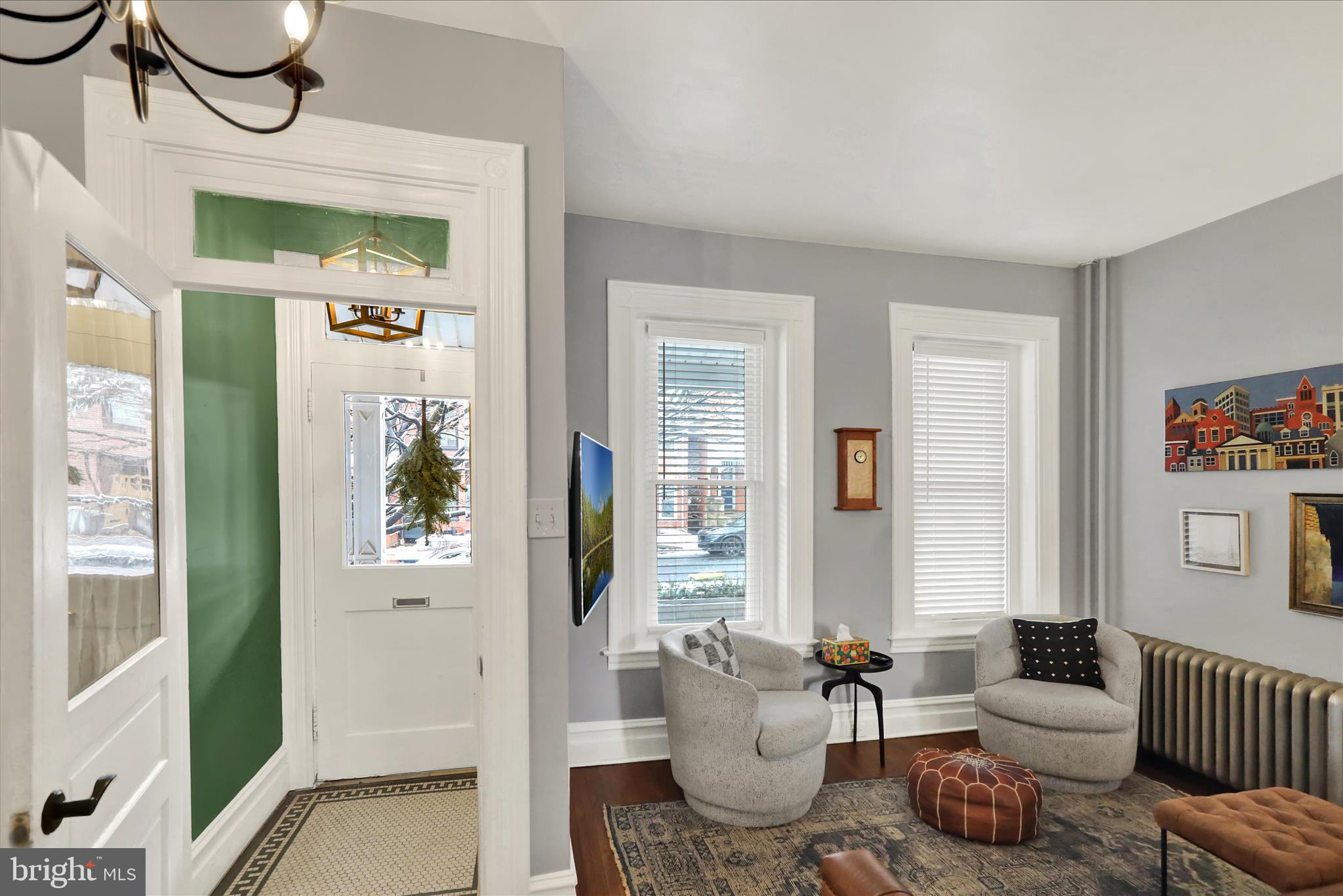 607 W CHESTNUT STREET