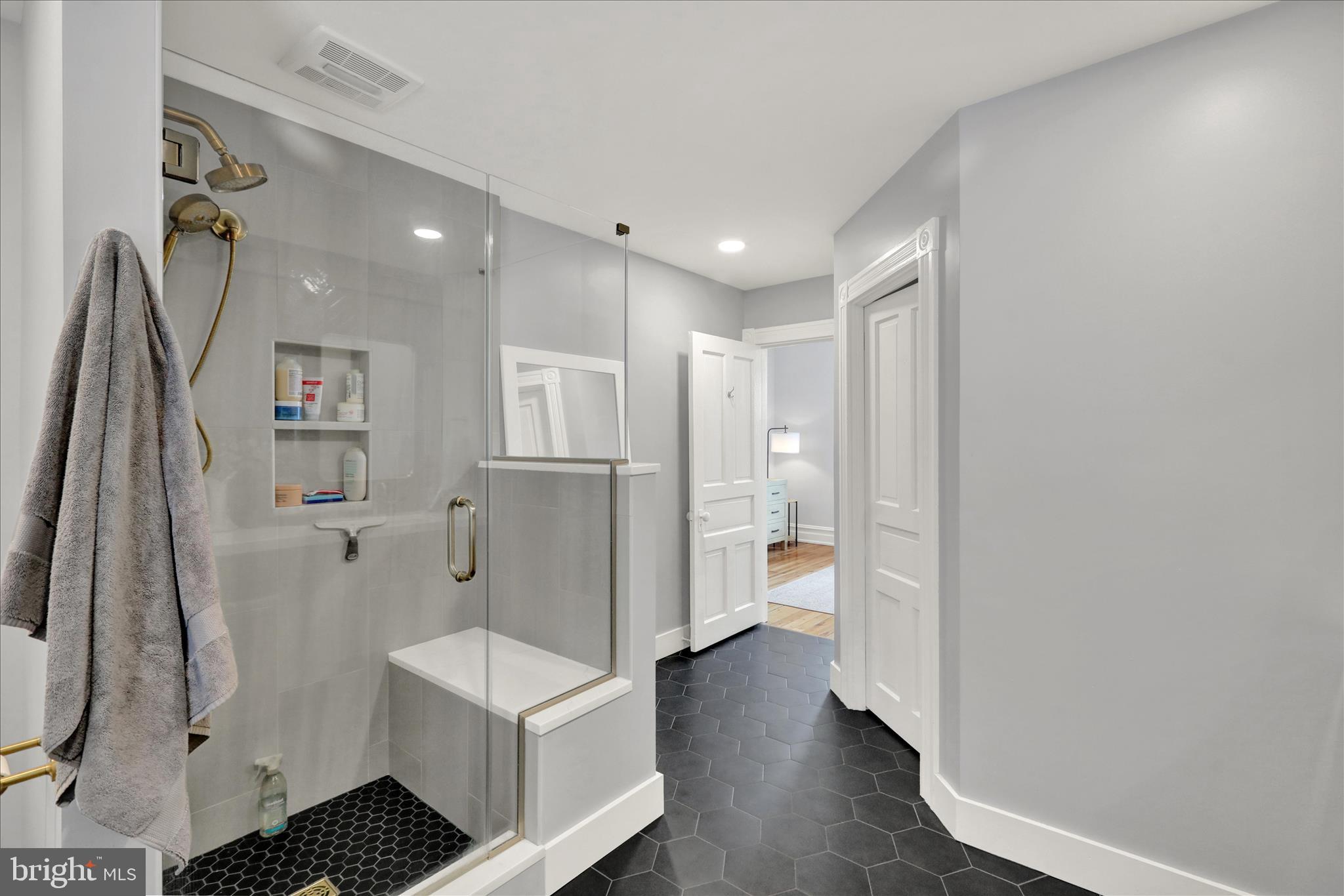 CHESTNUT HILL - Residential