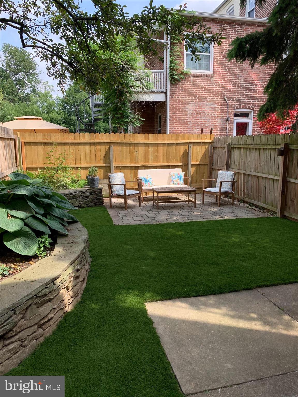 CHESTNUT HILL - Residential