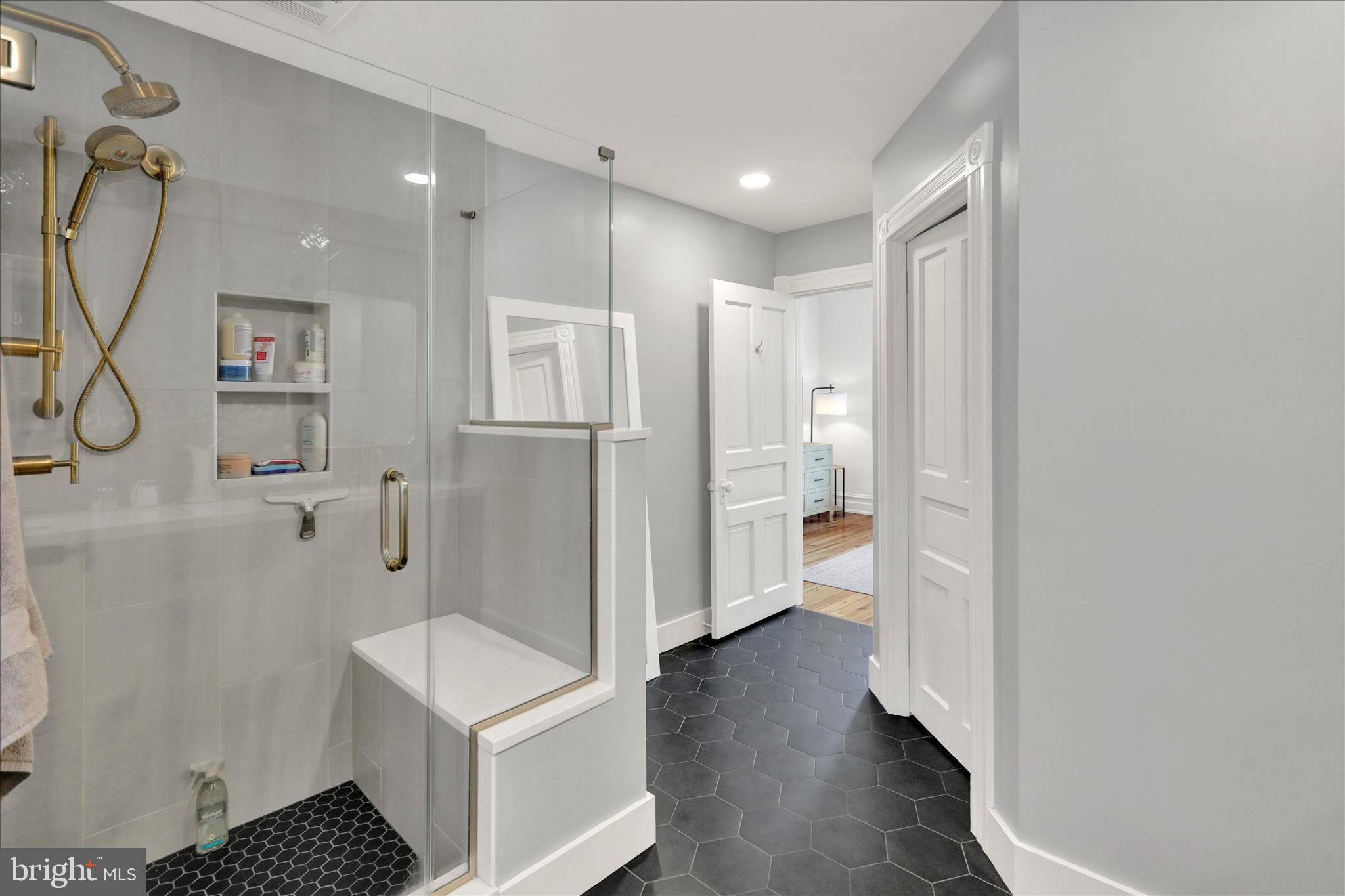 CHESTNUT HILL - Residential