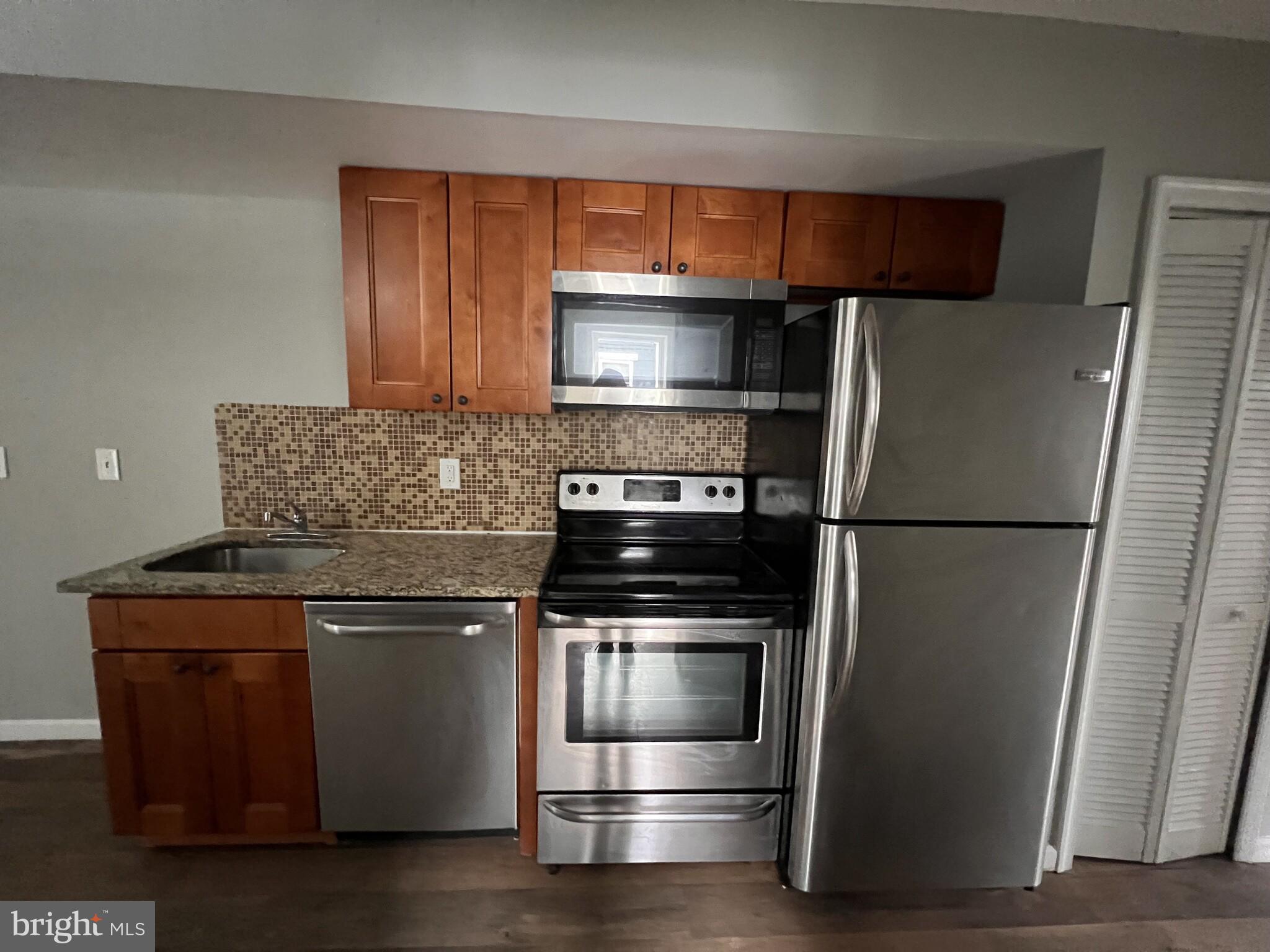 4612 HILLSIDE ROAD SE 4