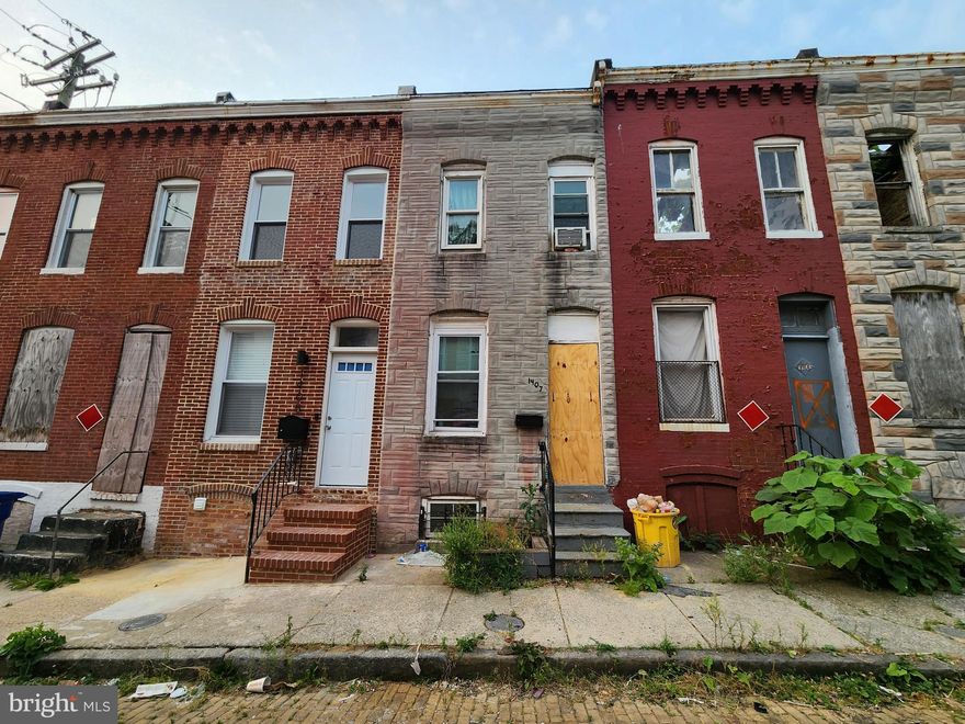 ONLINE AUCTION: Bidding begins 06/15/2023 @ 10:00 AM. Bidding ends 06/19/2023 @ 11:10 AM. List Price is Suggested Opening Bid. This 2-story townhouse is located in Baltimore's Mount Clare neighborhood. The neighborhood offers convenient access to several attractions, including the Westside Shopping Center and Mount Clare Junction Shopping Center for shopping needs. Medical facilities like Grace Medical Center and the University of Maryland Medical Center (UMMC) are also within reach. Outdoor enthusiasts can enjoy the nearby Carroll Park and Carroll Park Golf Course for recreational activities. With easy access to Pratt Street, this property provides a convenient and comfortable living space in the heart of Baltimore. Deposit: $5,000.