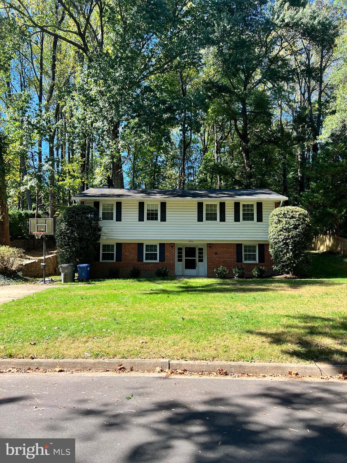 SLEEPY HOLLOW WOODS - Residential Lease