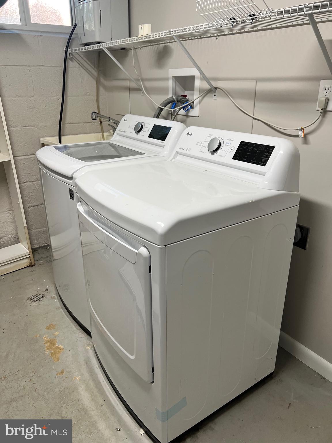 SLEEPY HOLLOW WOODS - Residential Lease