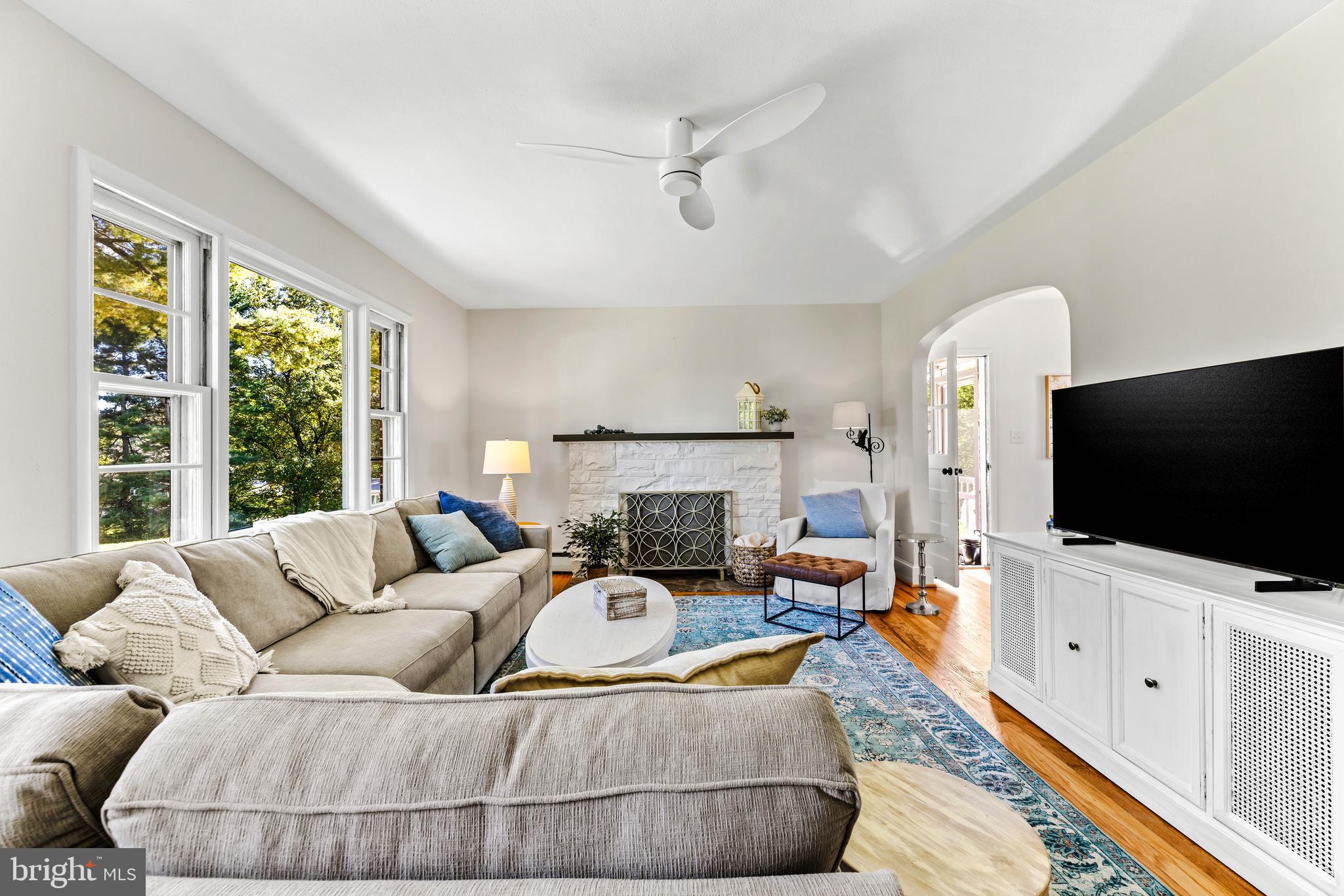 ROLLING HILLS - Residential