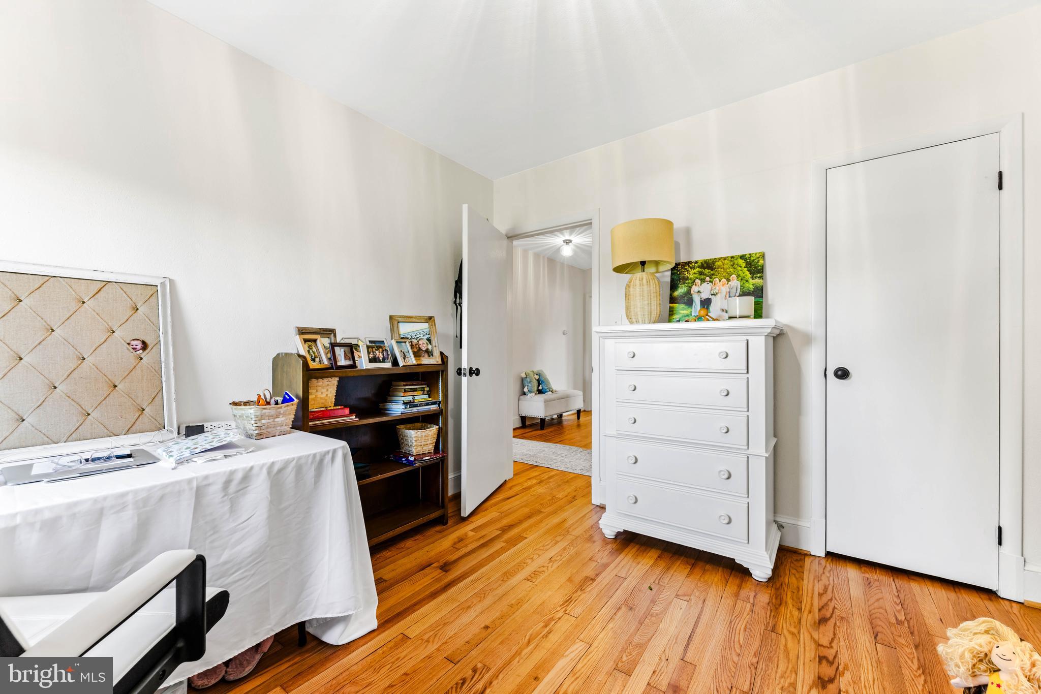 ROLLING HILLS - Residential