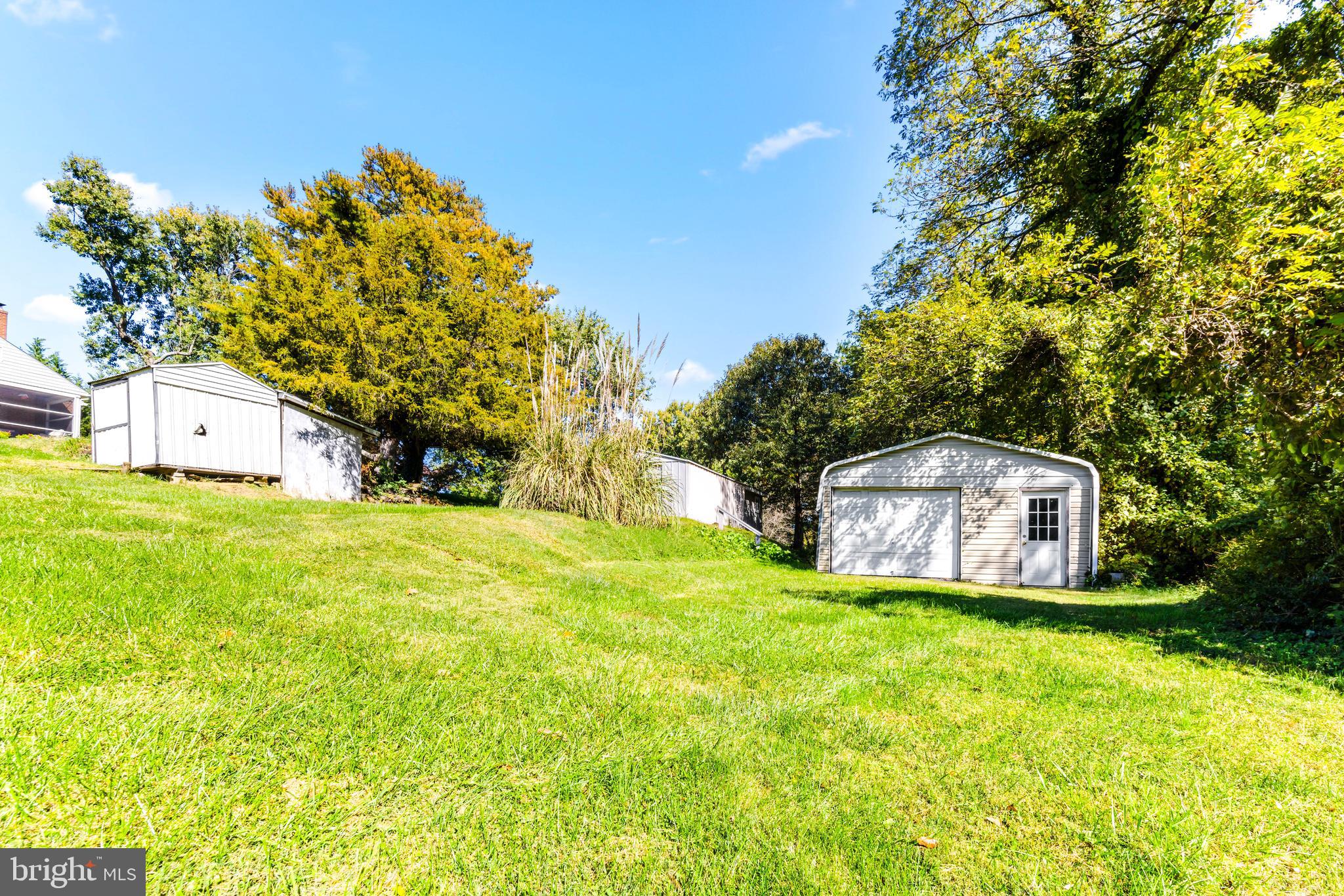 ROLLING HILLS - Residential