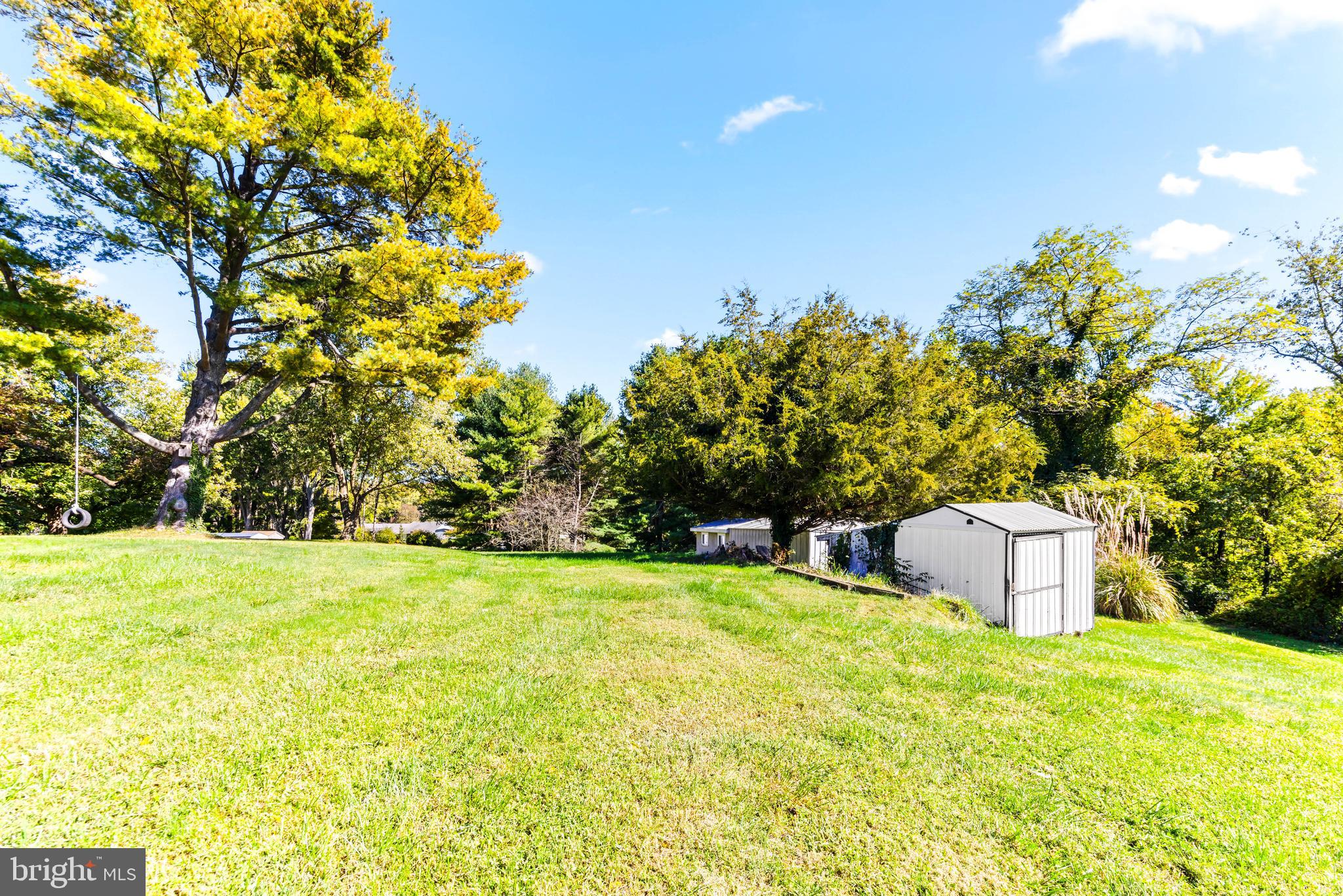 ROLLING HILLS - Residential