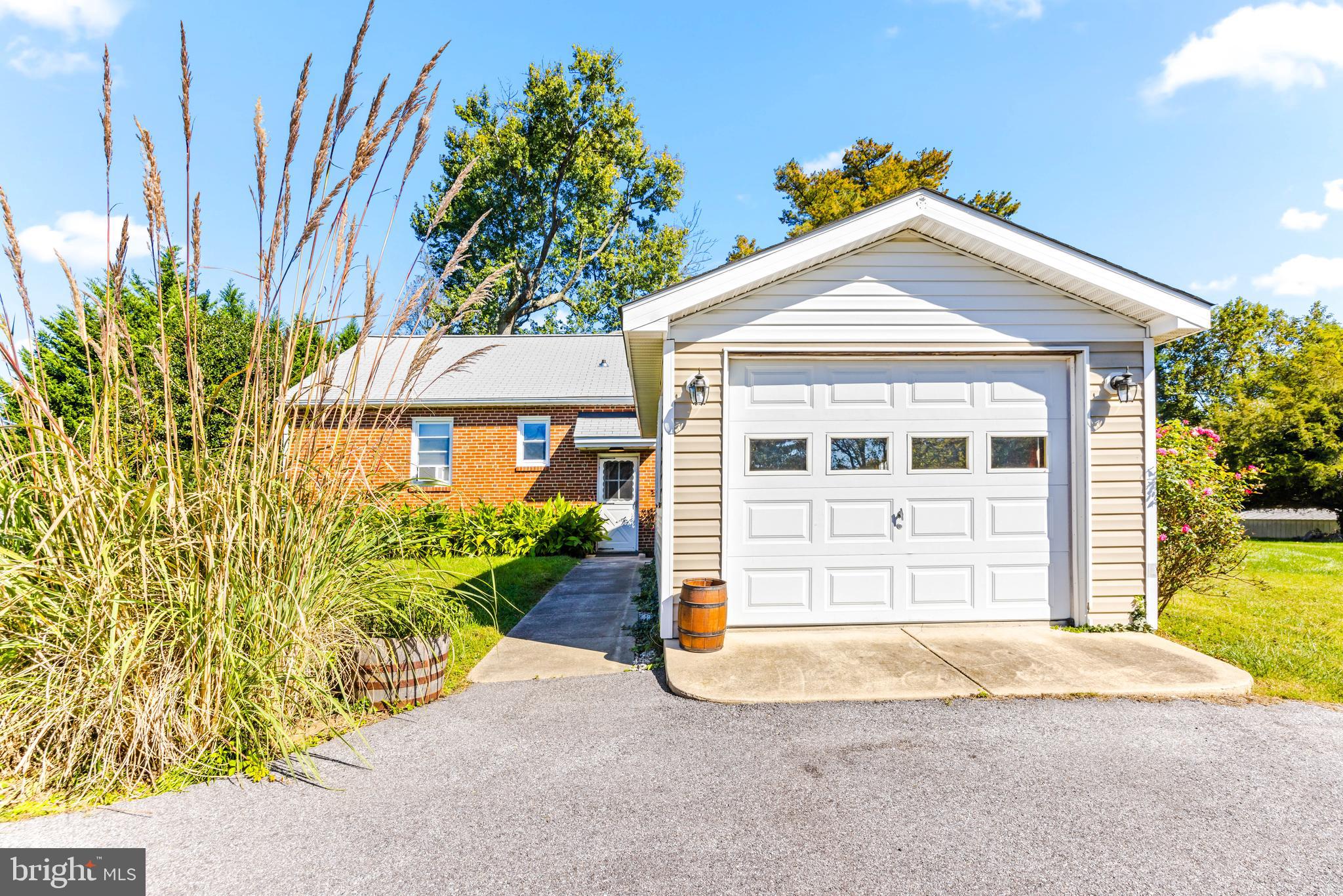 ROLLING HILLS - Residential
