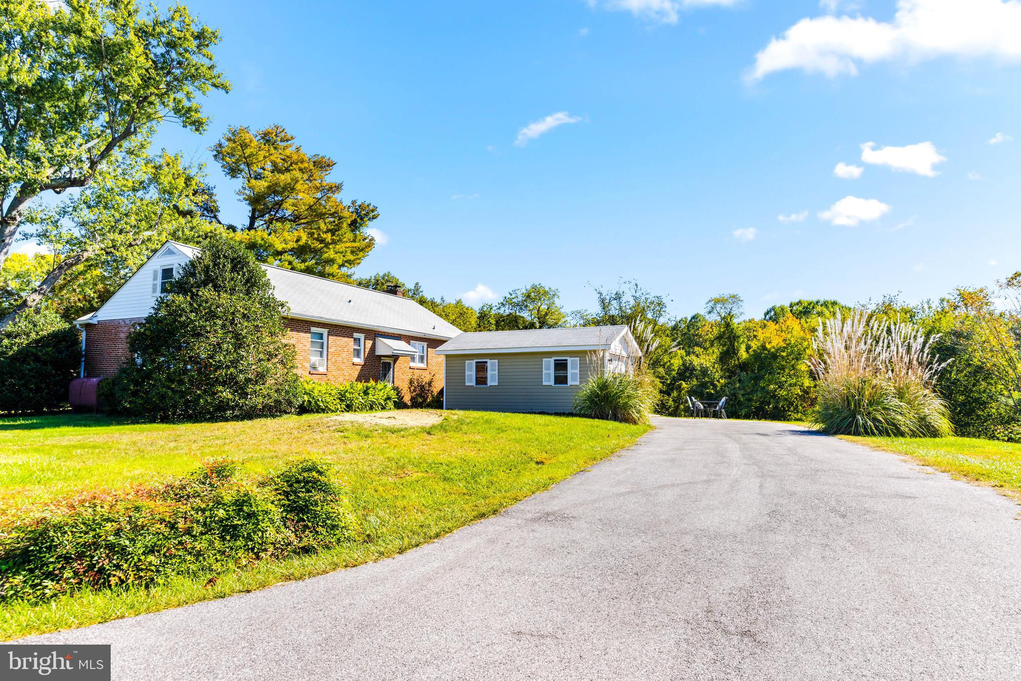 ROLLING HILLS - Residential