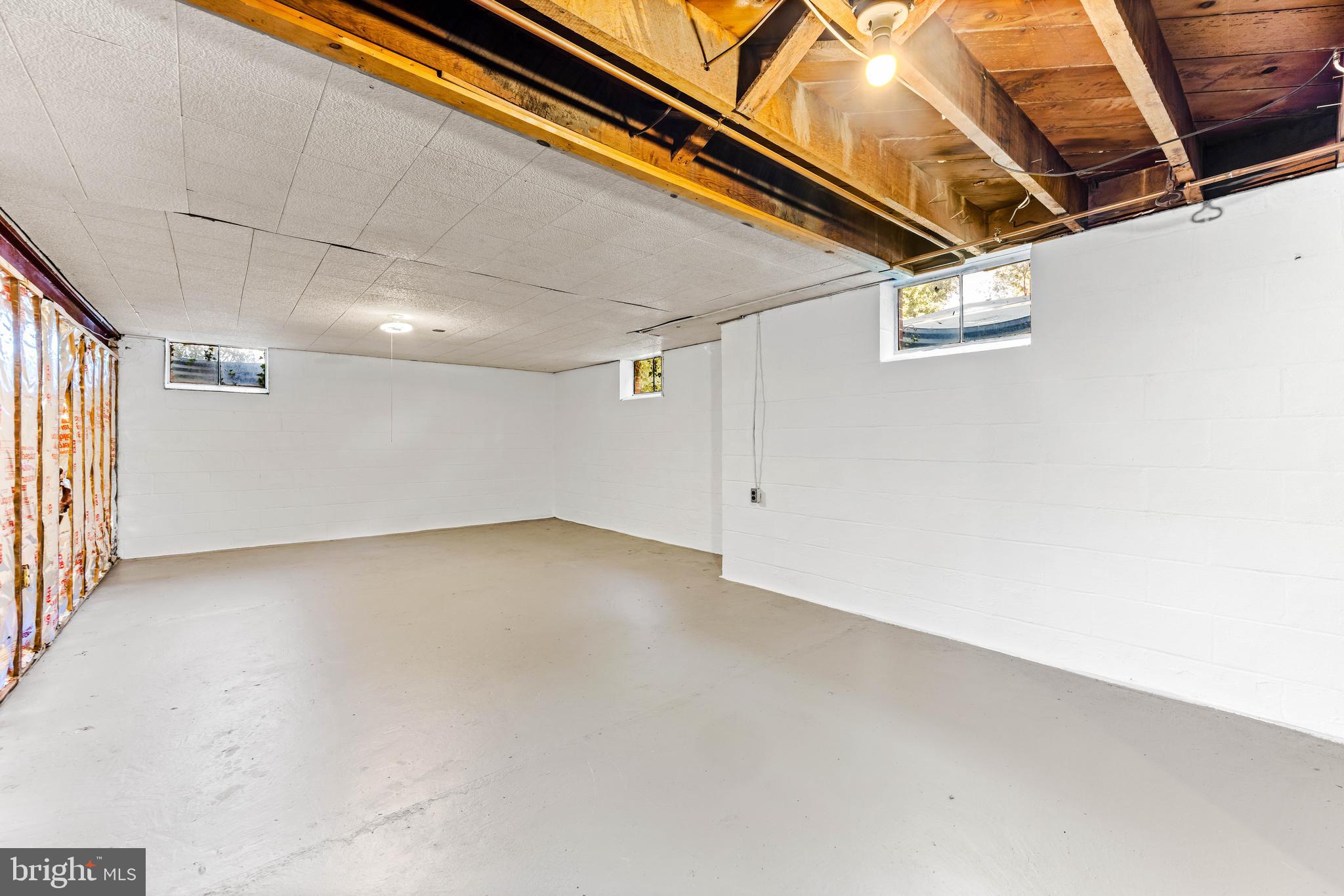 ROLLING HILLS - Residential