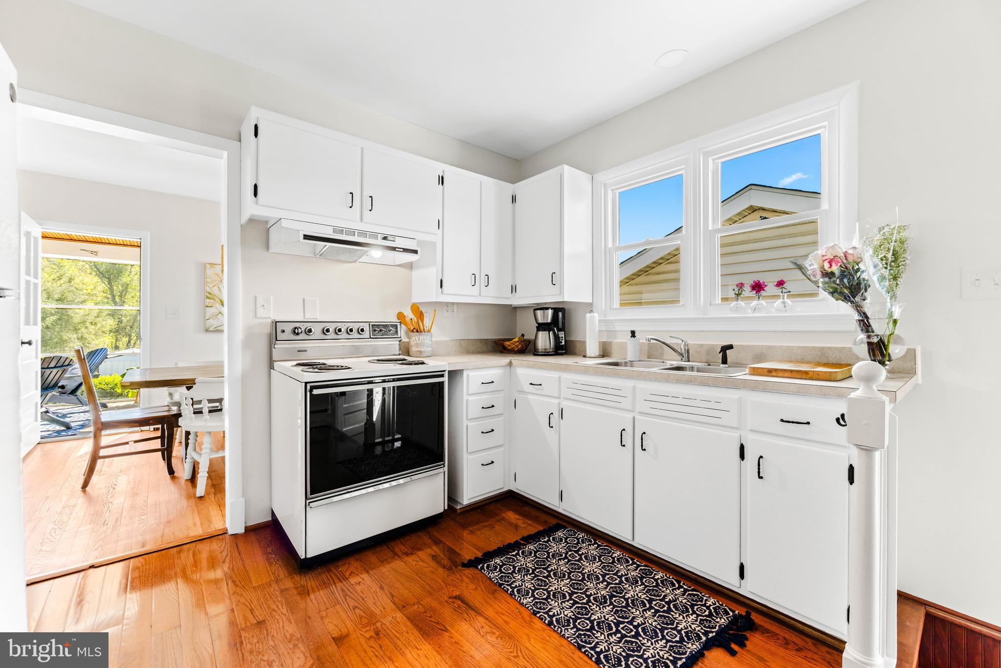 ROLLING HILLS - Residential