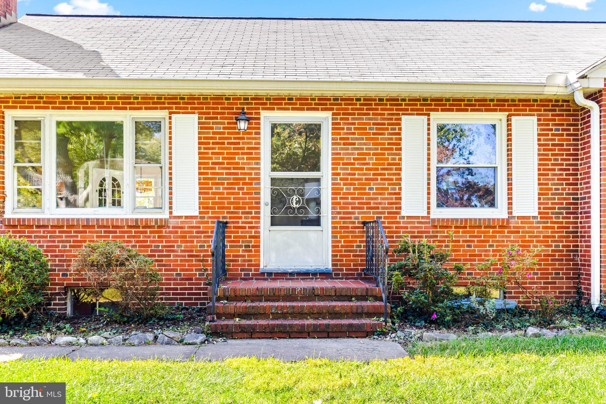 ROLLING HILLS - Residential