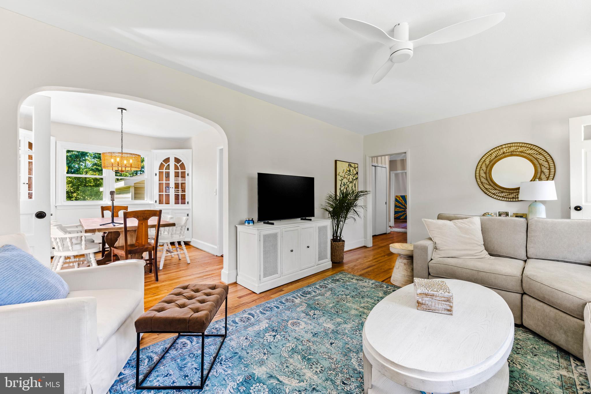 ROLLING HILLS - Residential