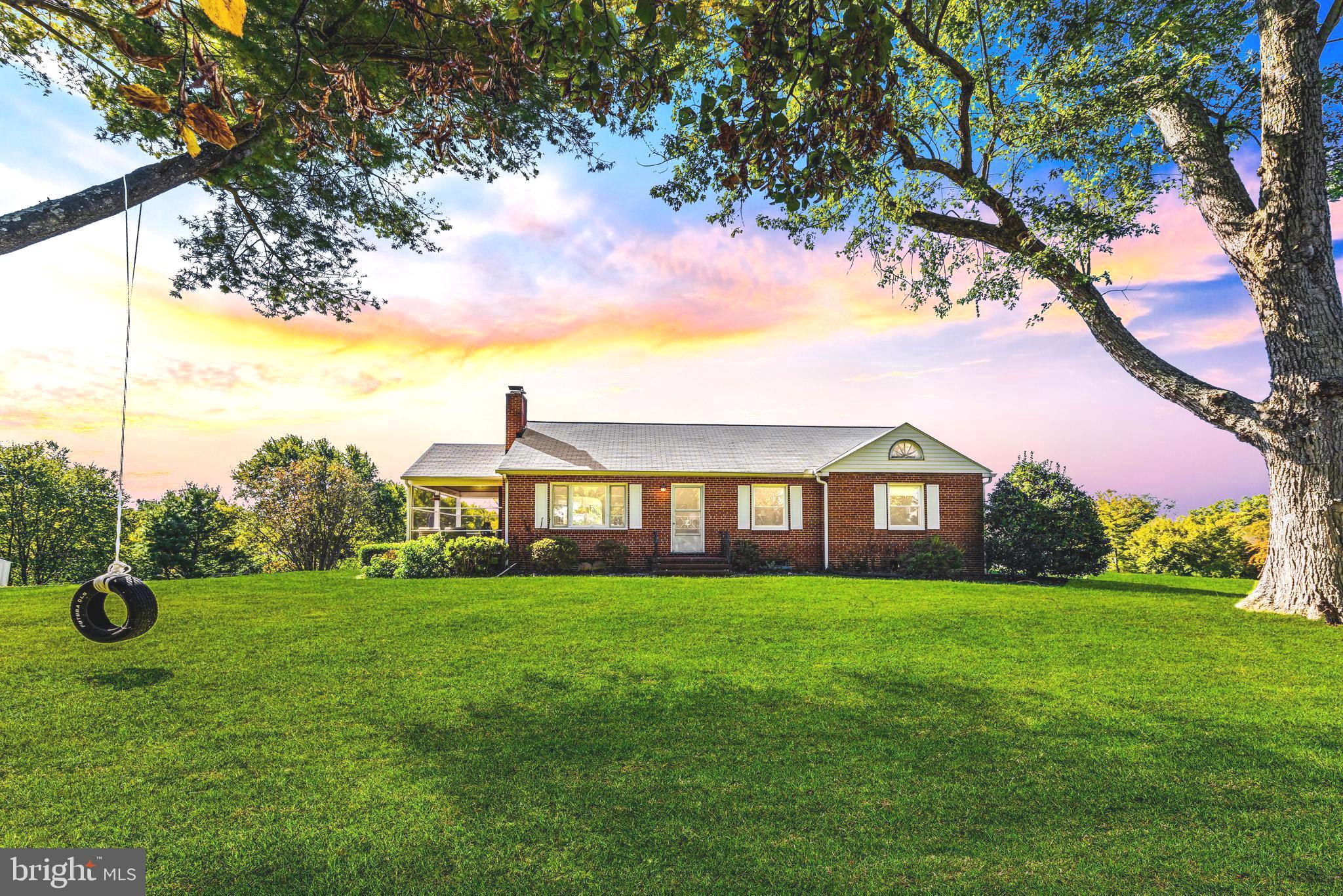 ROLLING HILLS - Residential