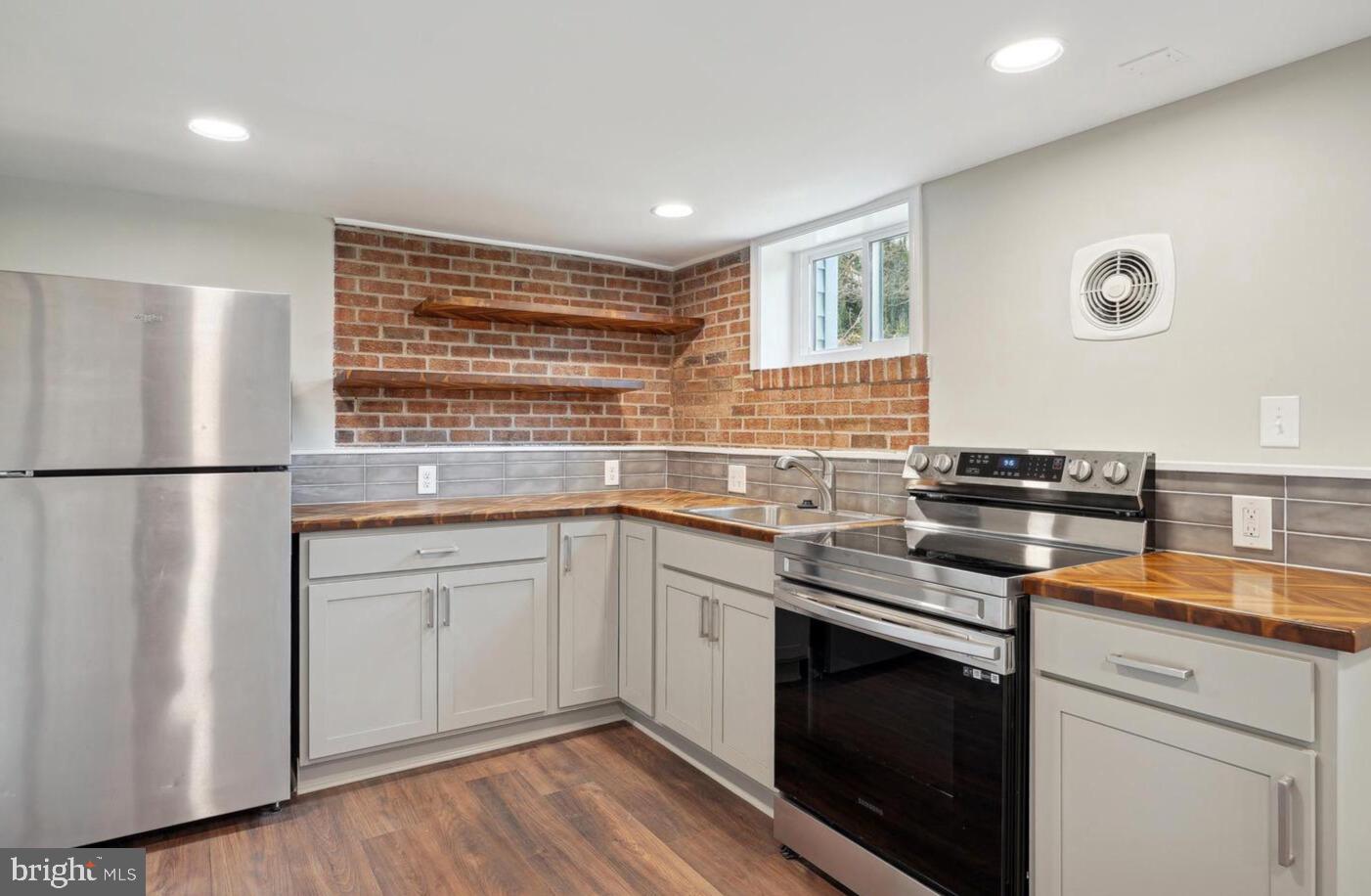 RIVERDALE PARK - Residential Lease