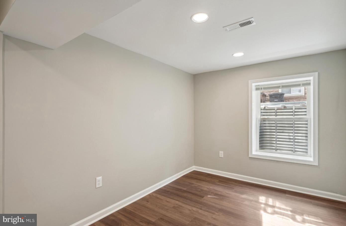 RIVERDALE PARK - Residential Lease