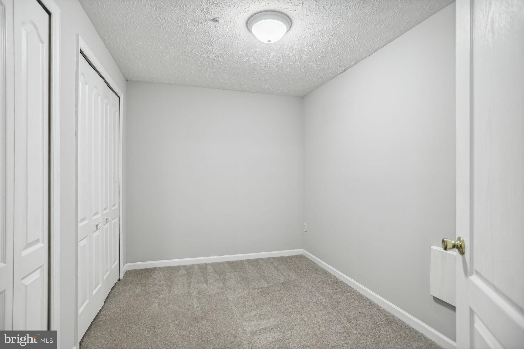 LAKE LARGO - Residential