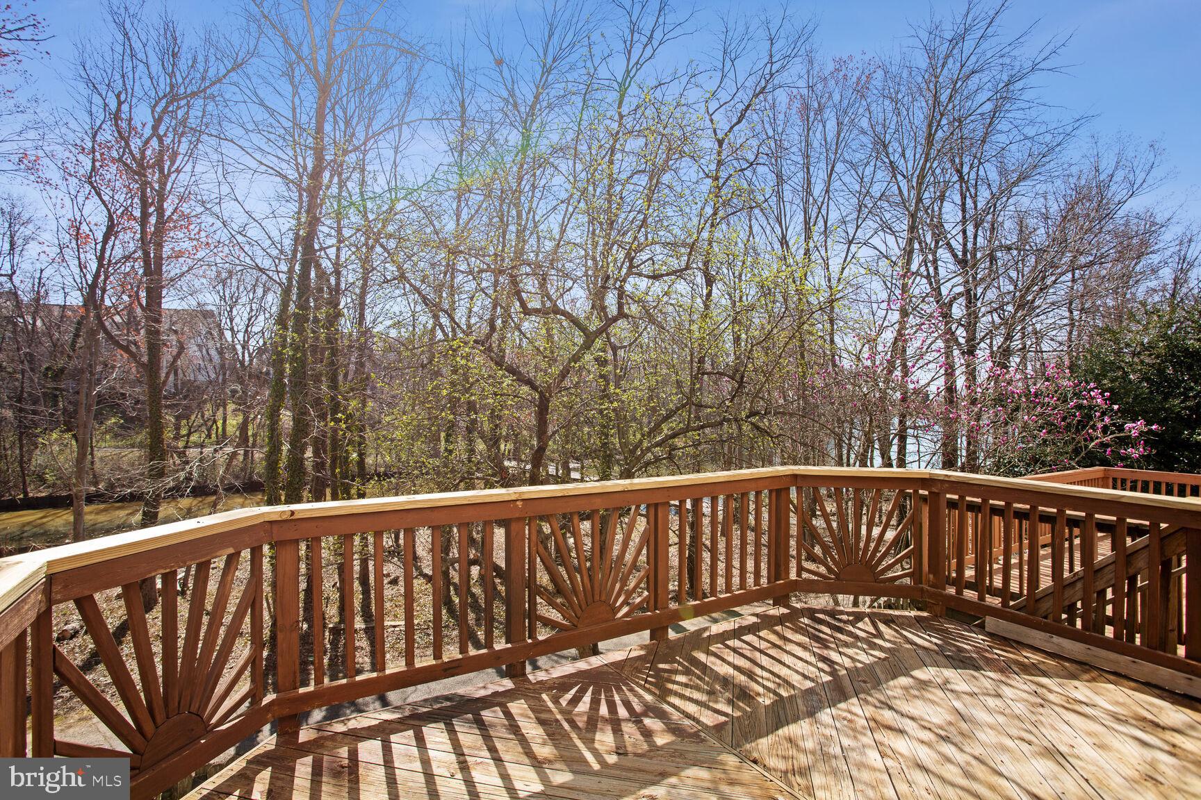 LAKE LARGO - Residential