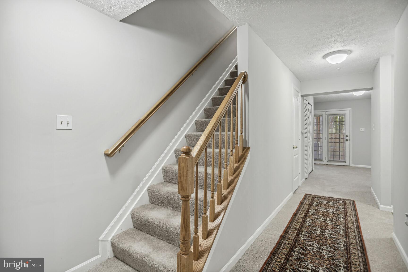 LAKE LARGO - Residential