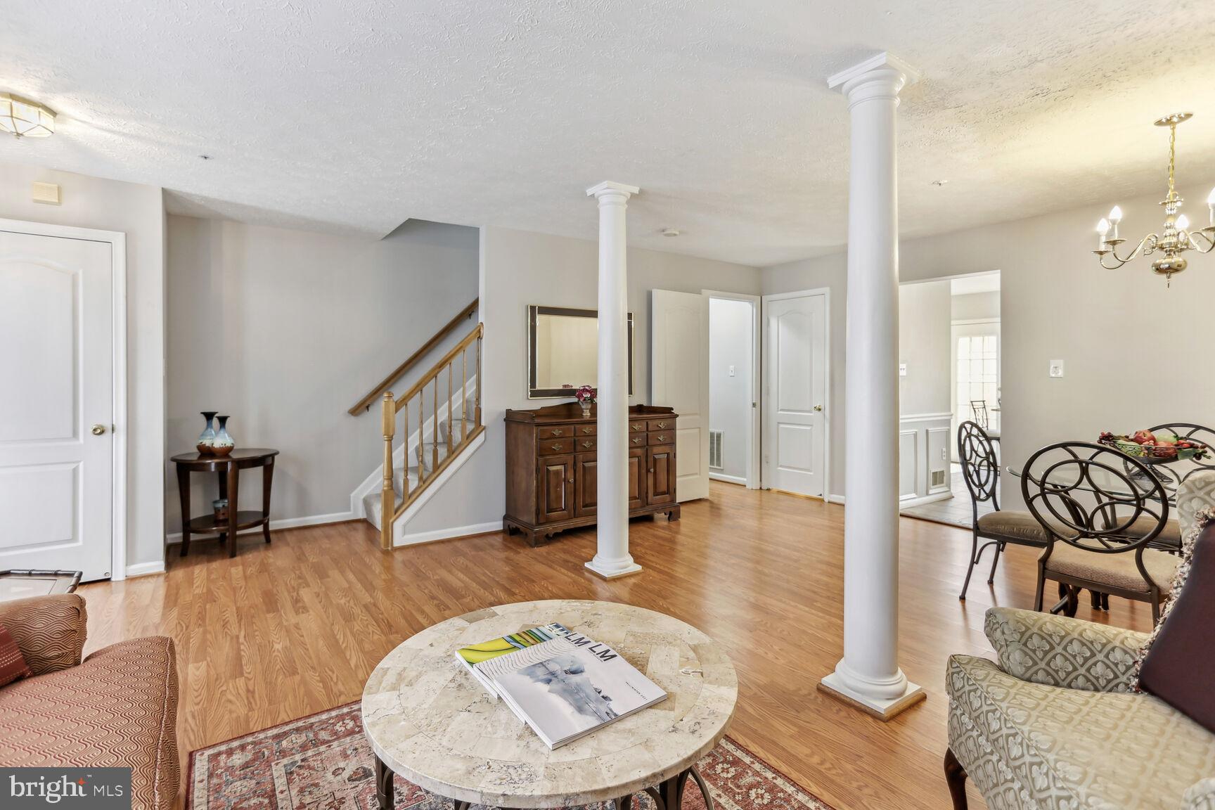 LAKE LARGO - Residential