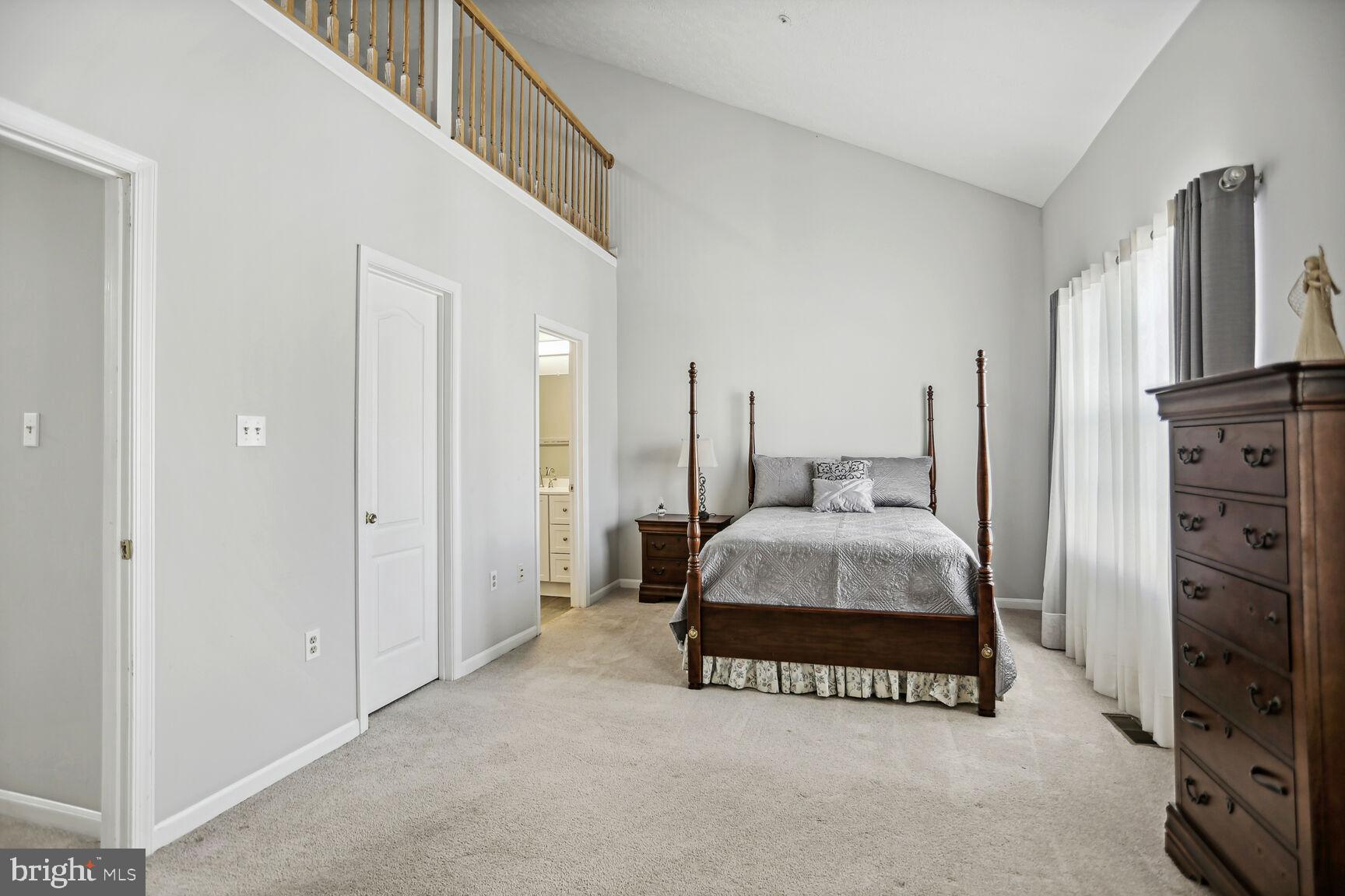 LAKE LARGO - Residential