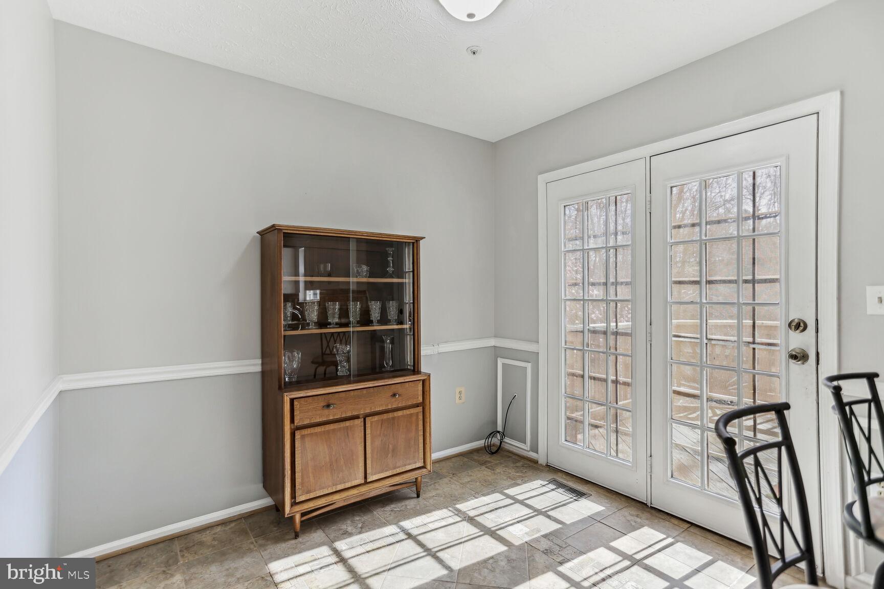 LAKE LARGO - Residential