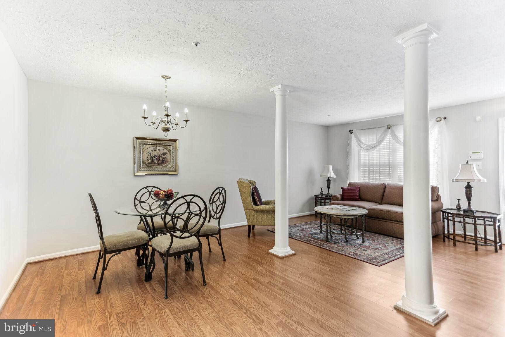 LAKE LARGO - Residential