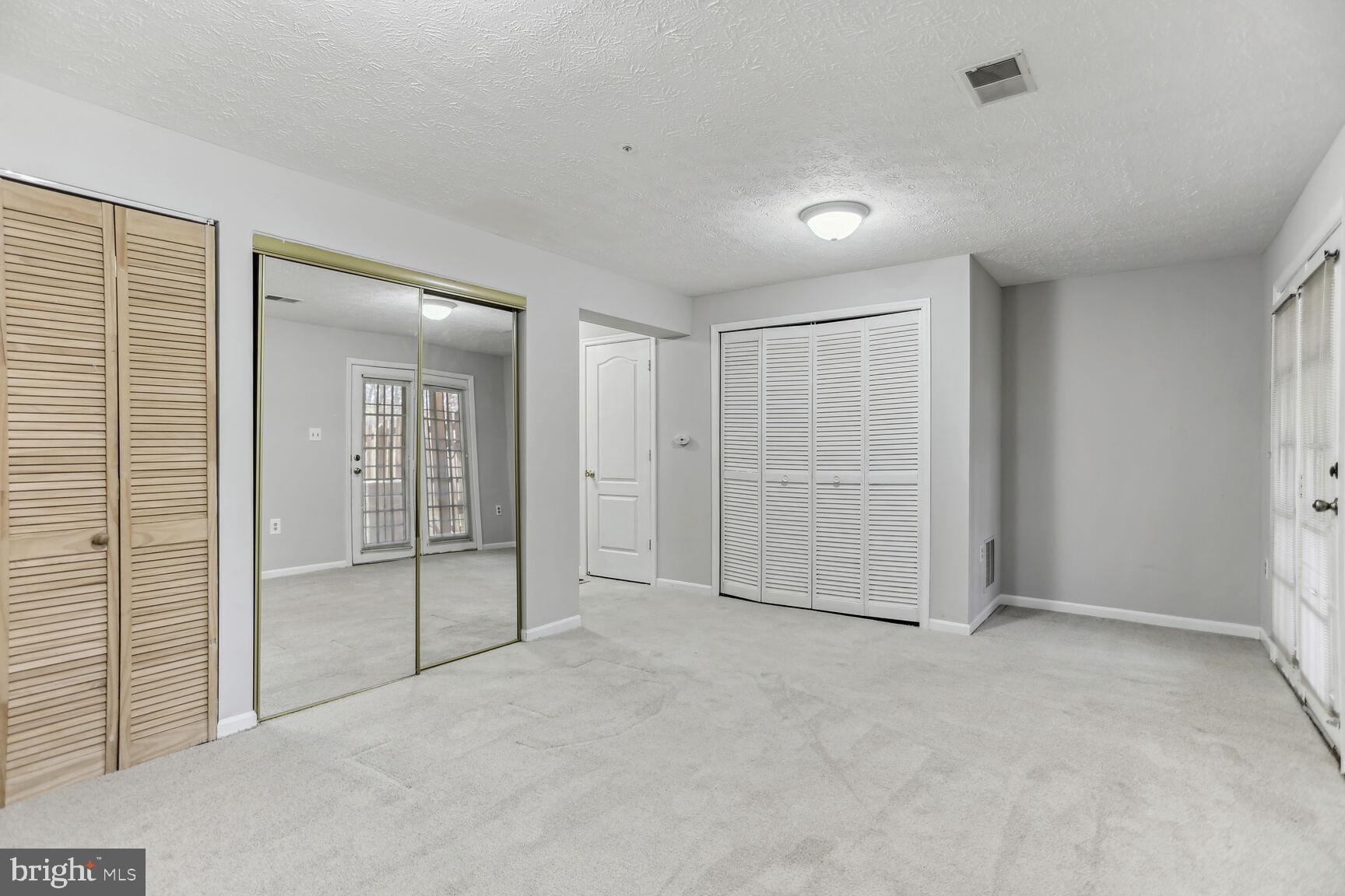 LAKE LARGO - Residential