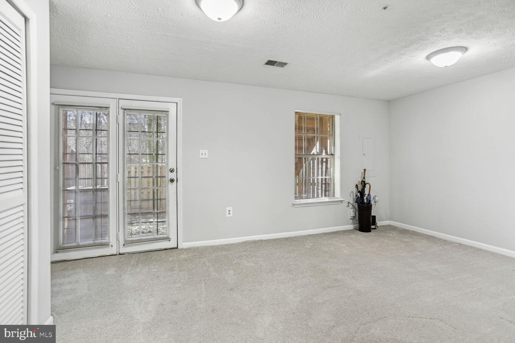 LAKE LARGO - Residential