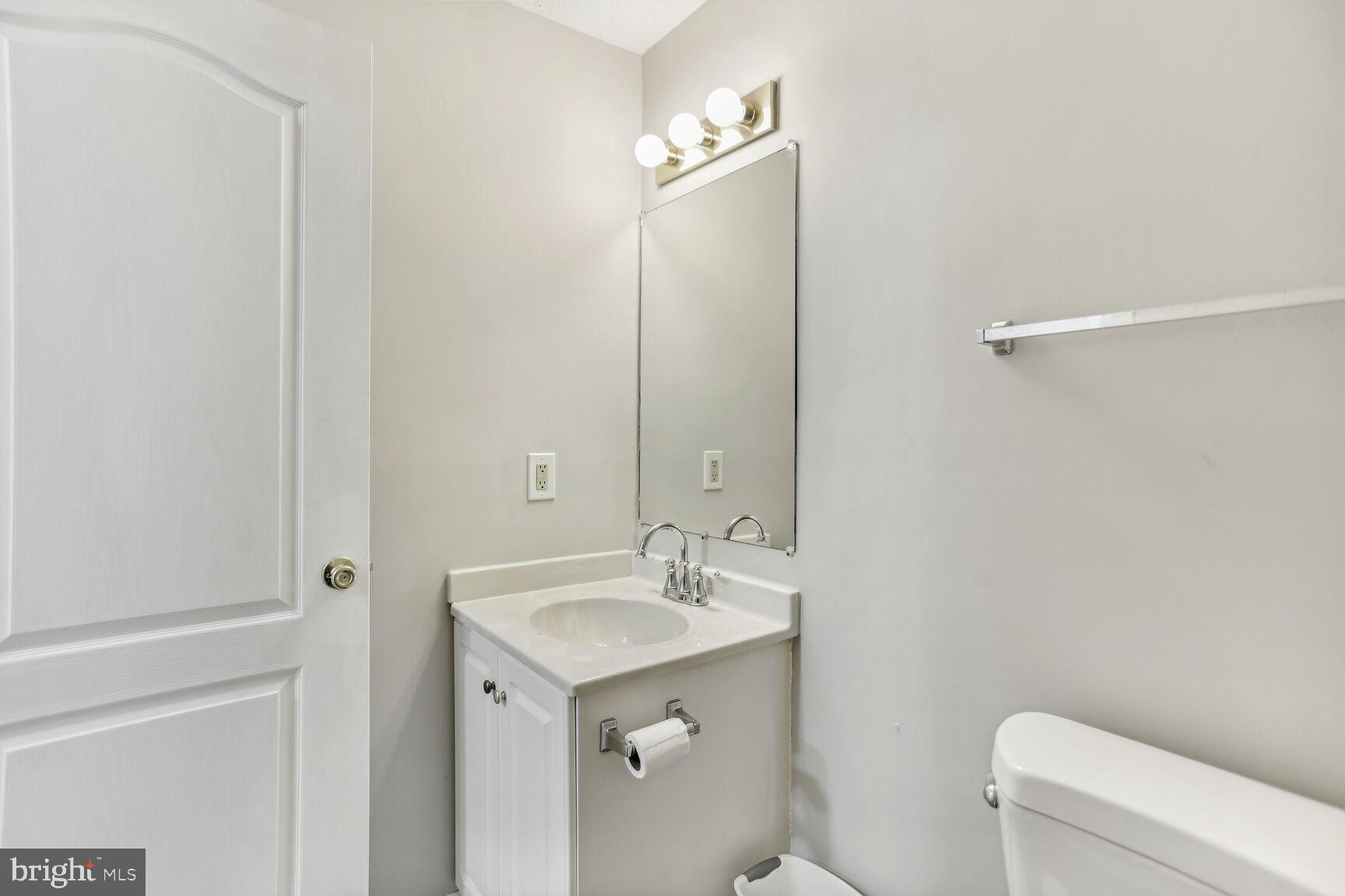 LAKE LARGO - Residential