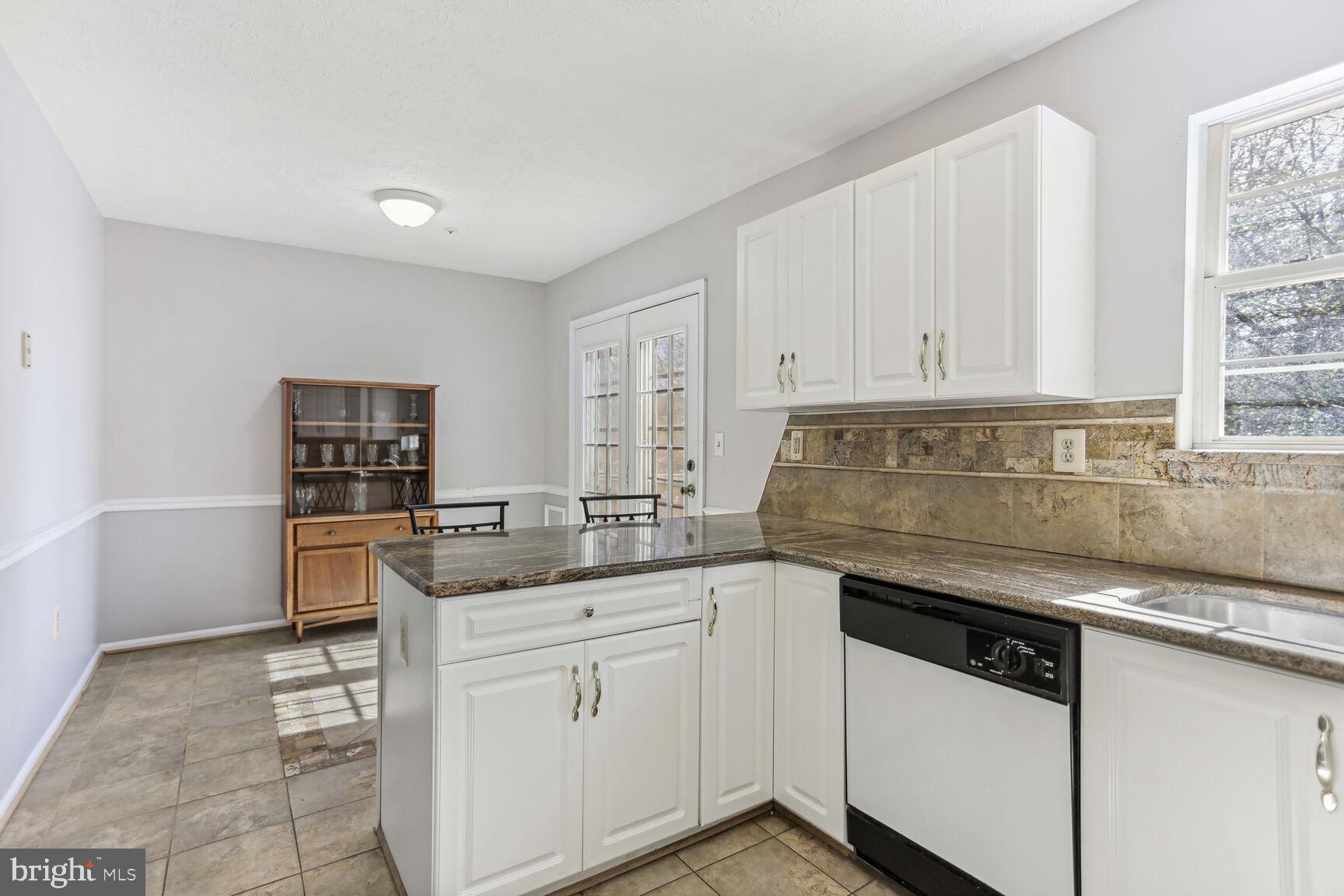 LAKE LARGO - Residential