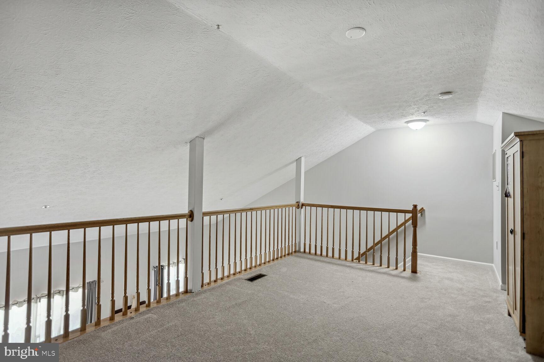 LAKE LARGO - Residential