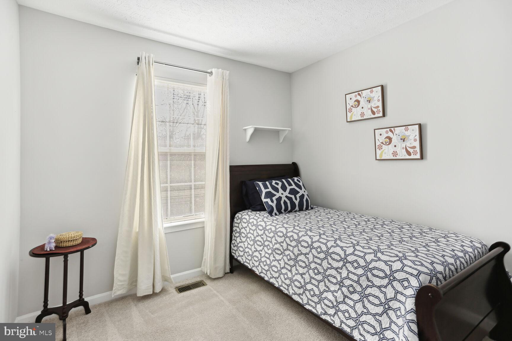 LAKE LARGO - Residential