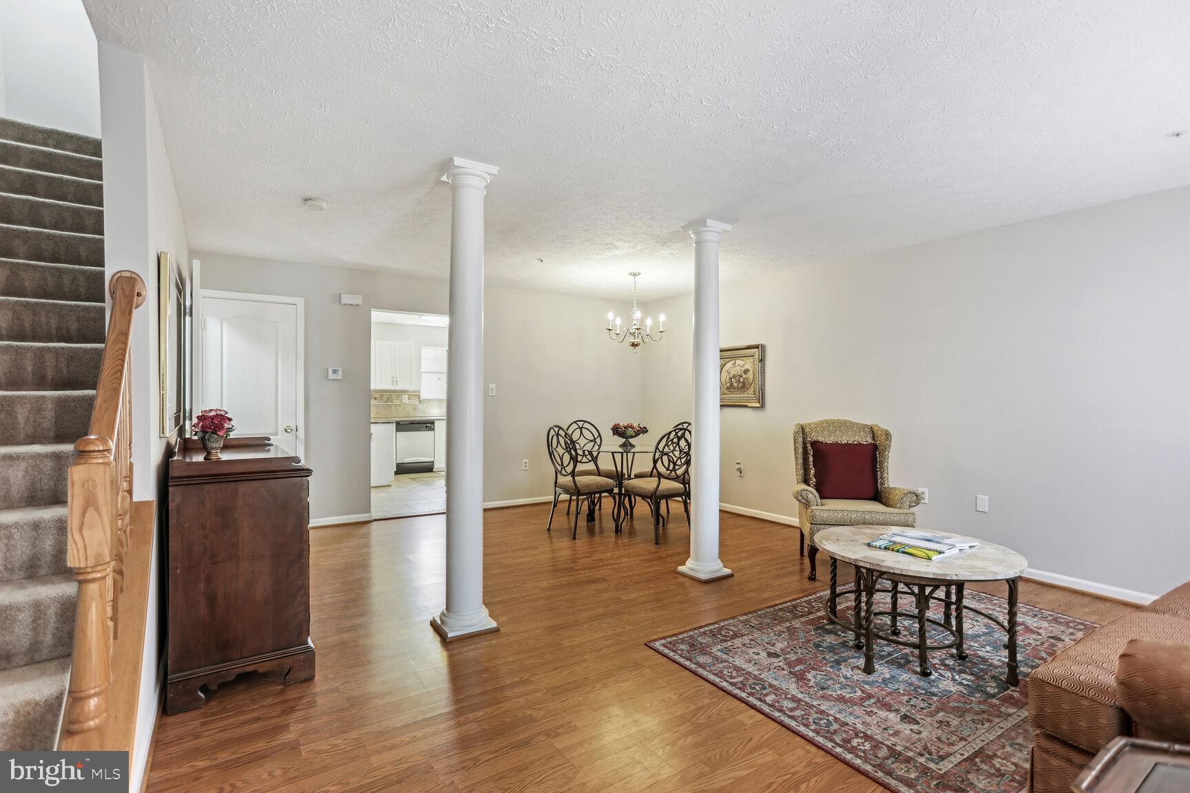 LAKE LARGO - Residential