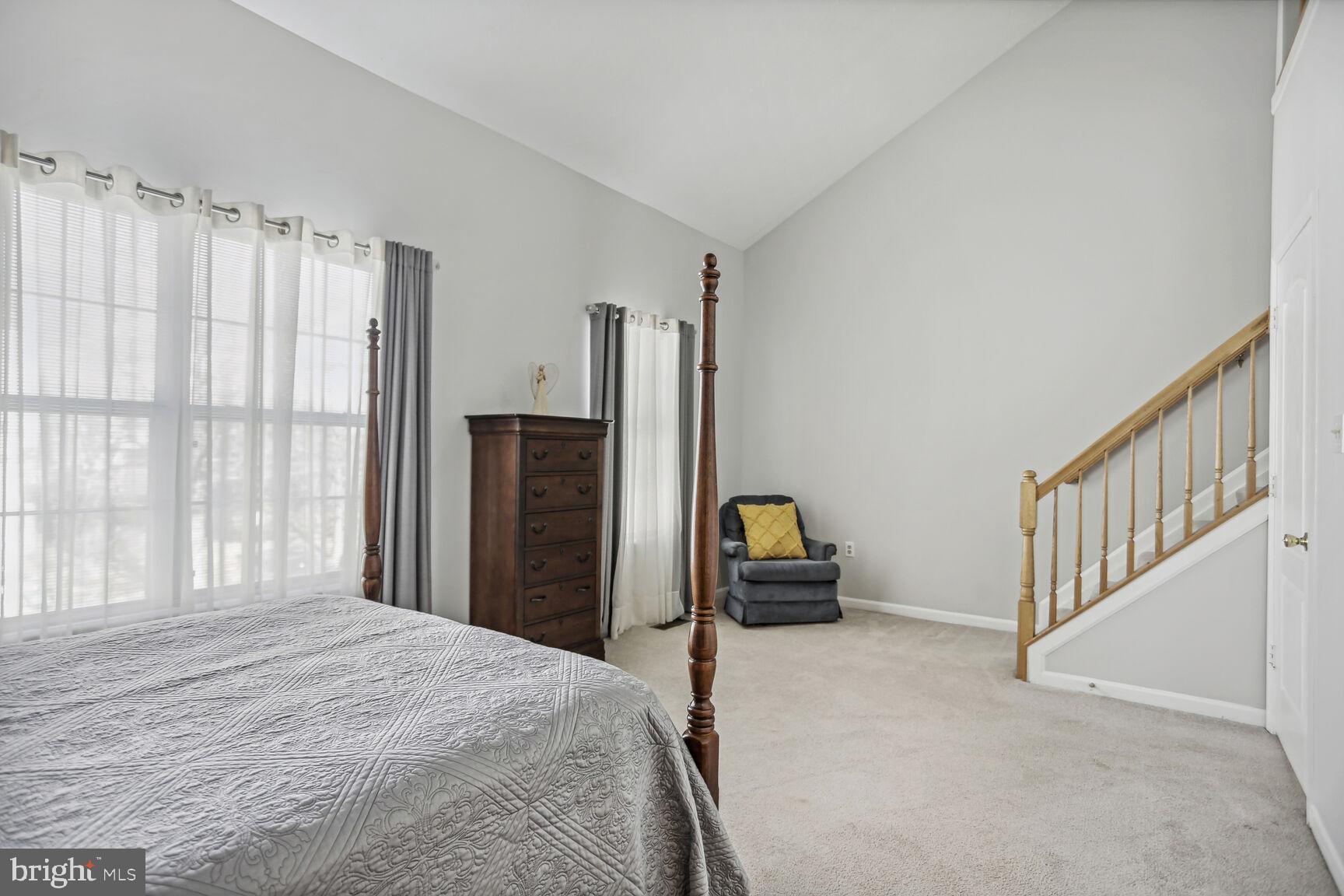 LAKE LARGO - Residential