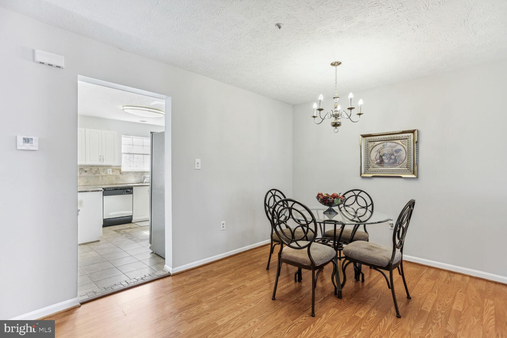 LAKE LARGO - Residential