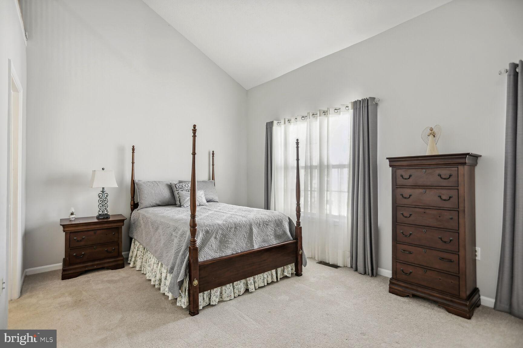 LAKE LARGO - Residential