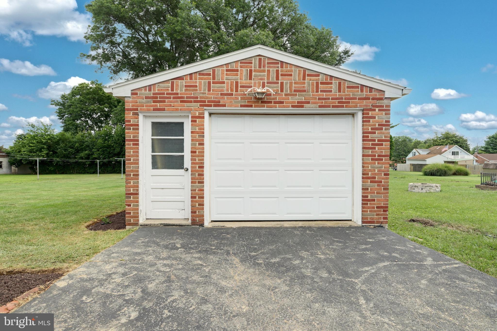 PLEASUREVILLE - Residential