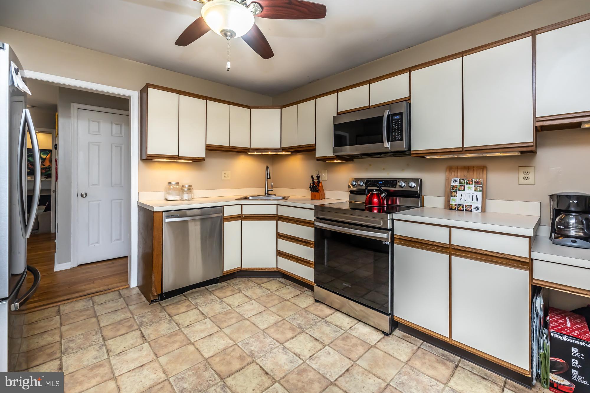 BALLINAHINCH - Residential