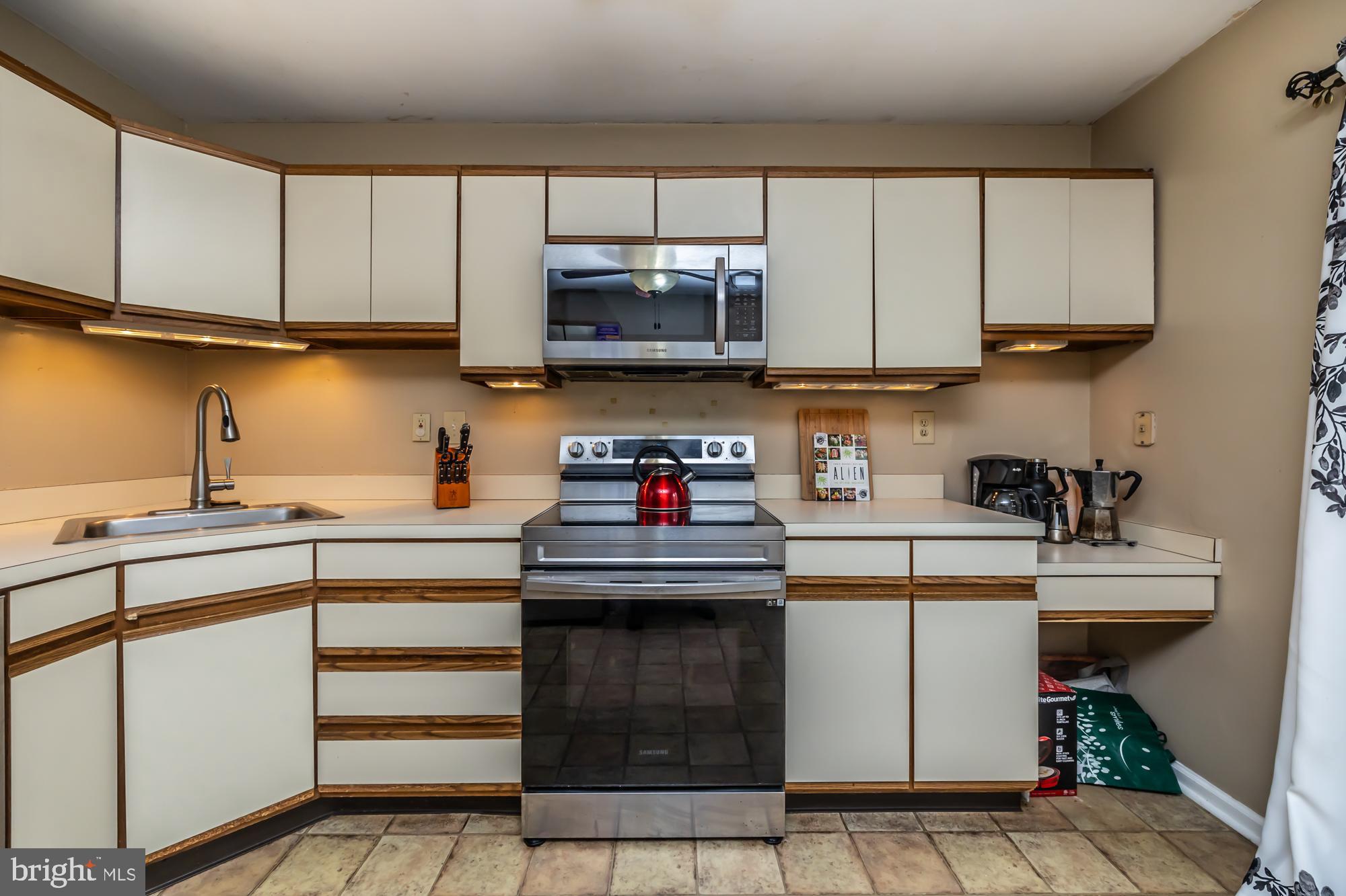 BALLINAHINCH - Residential