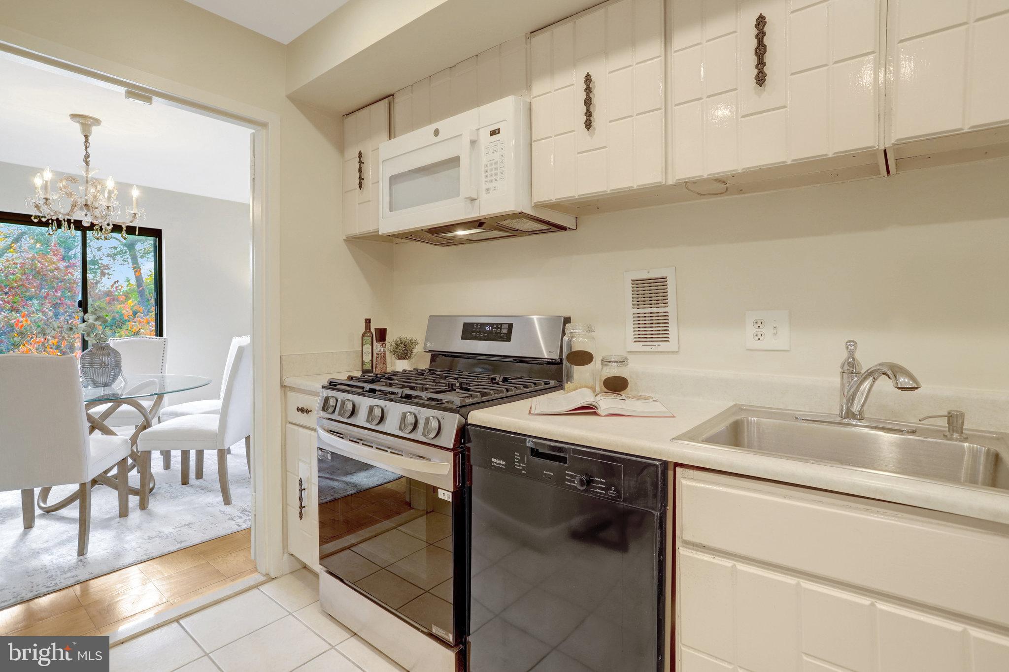 WOODLAKE TOWERS - Residential