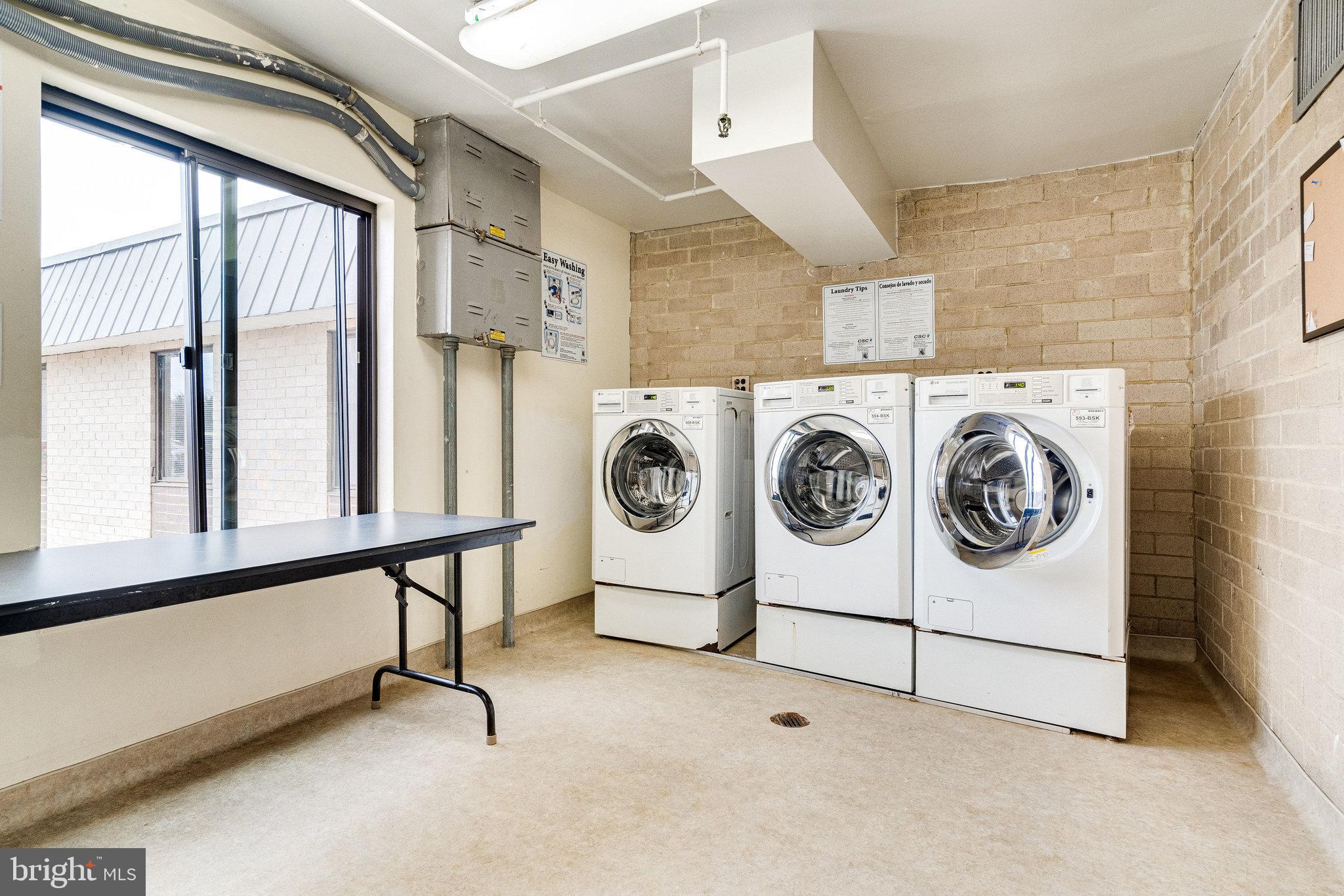 WOODLAKE TOWERS - Residential