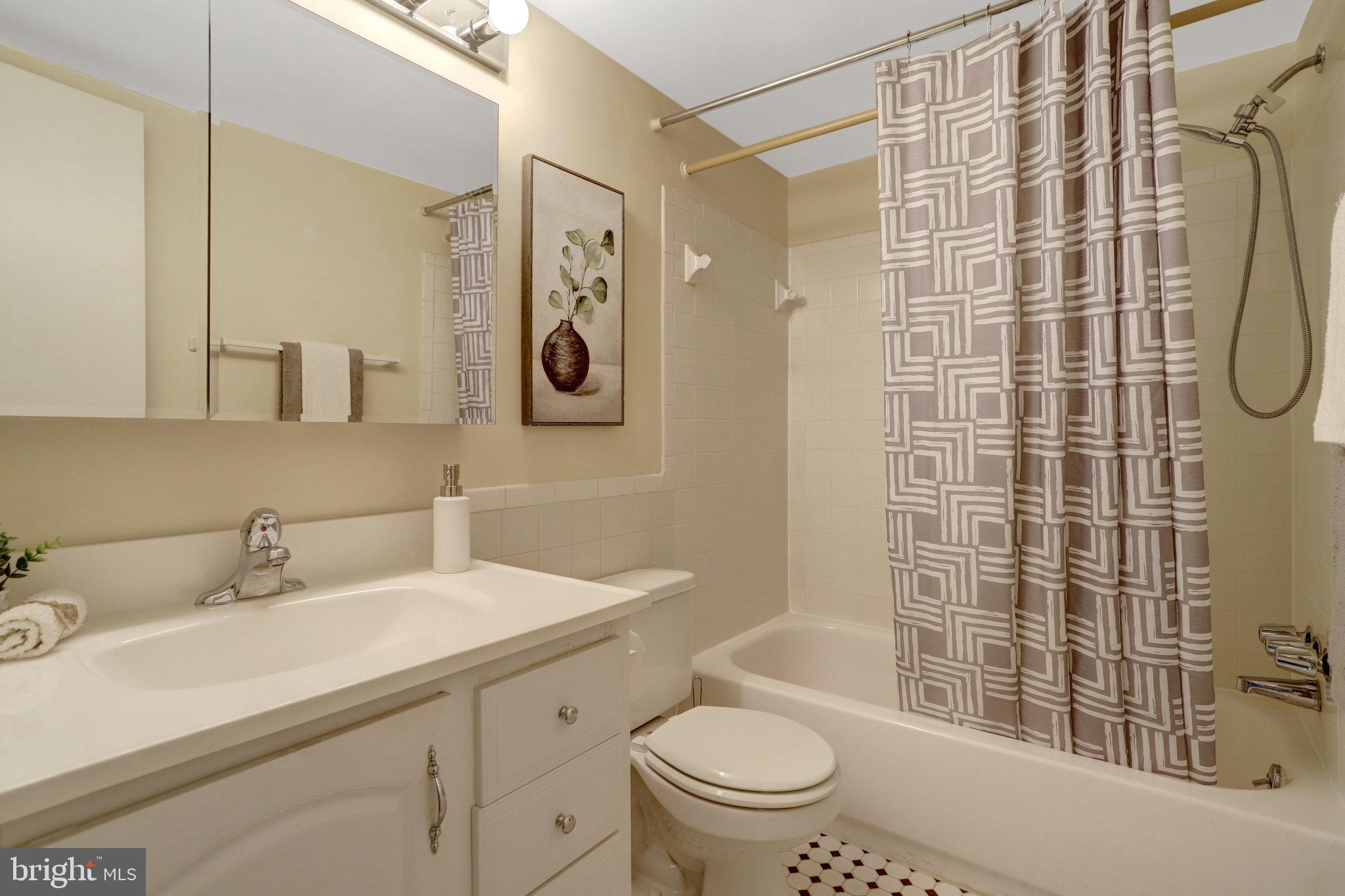 WOODLAKE TOWERS - Residential