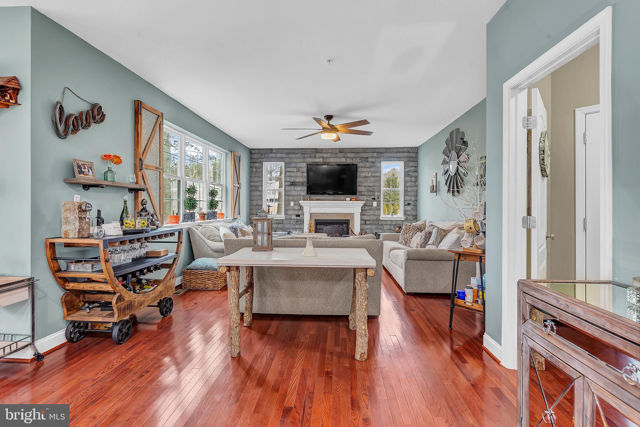 LAKE SHORE - Residential