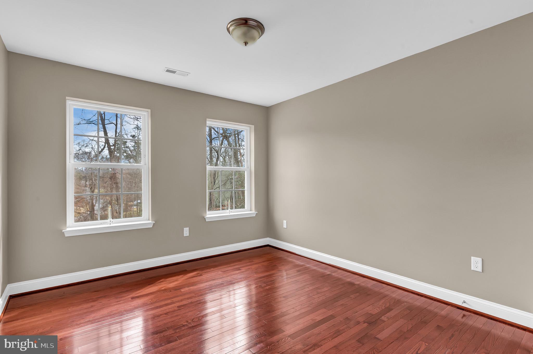 LAKE SHORE - Residential