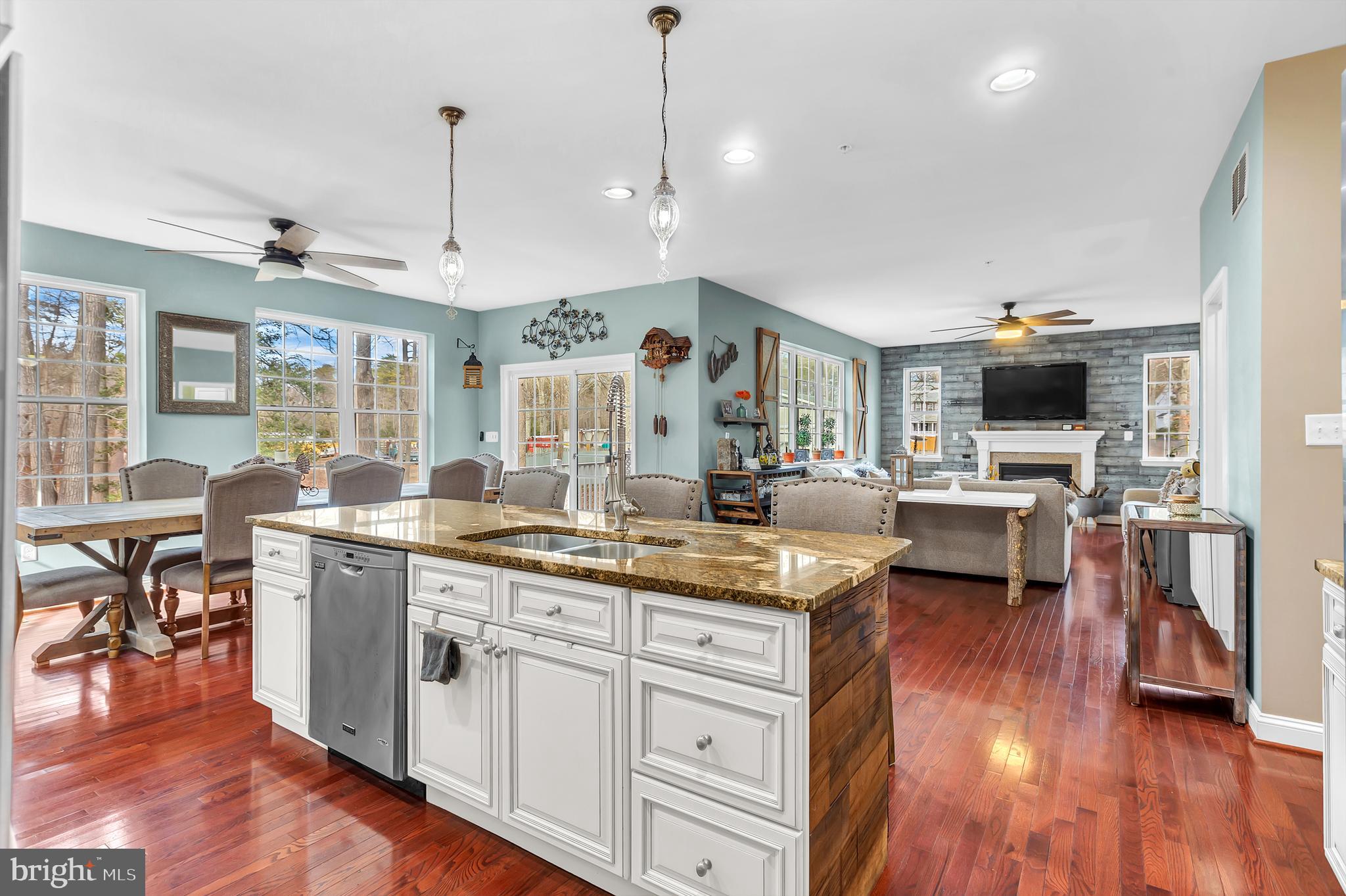 LAKE SHORE - Residential