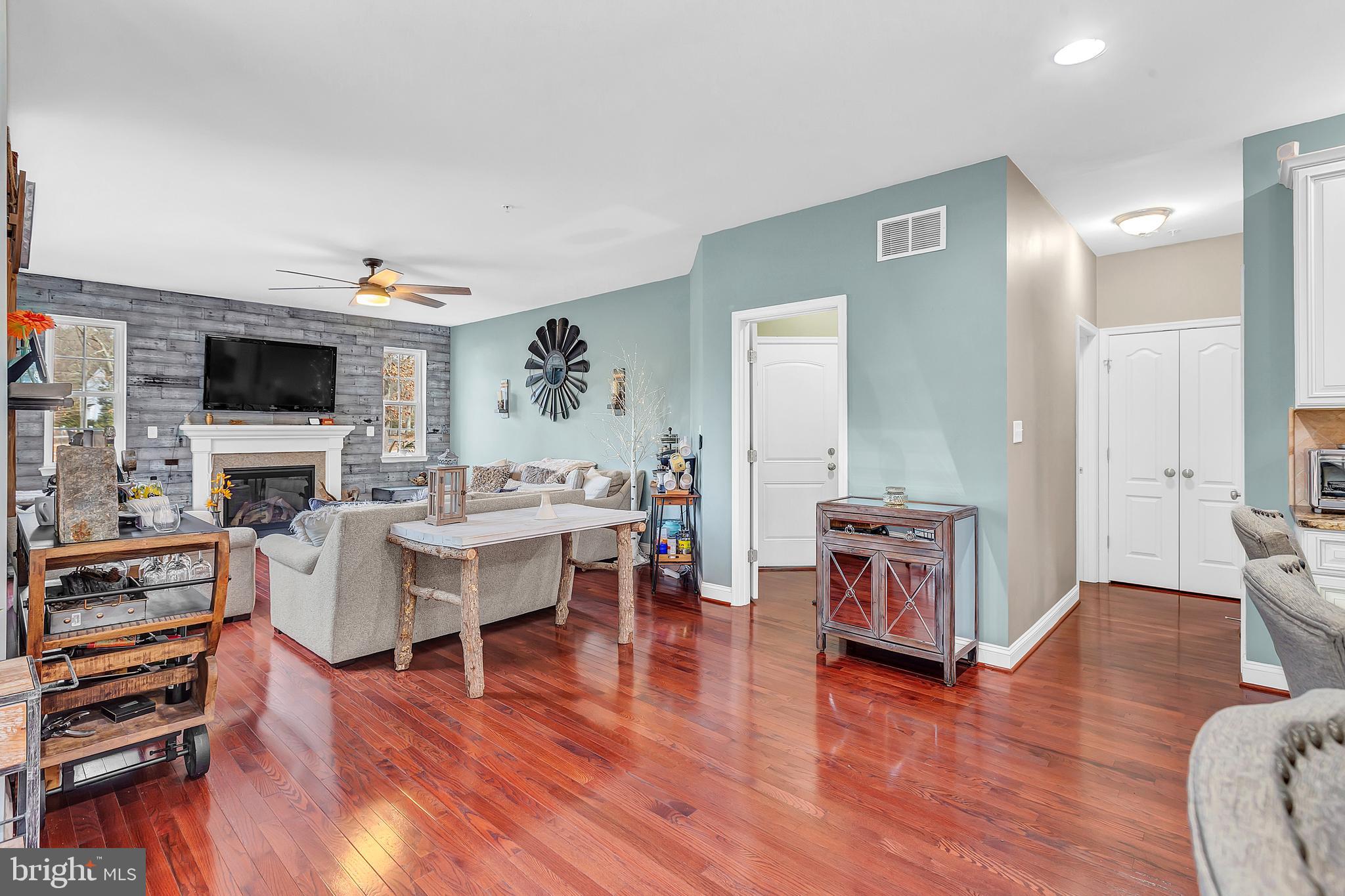 LAKE SHORE - Residential