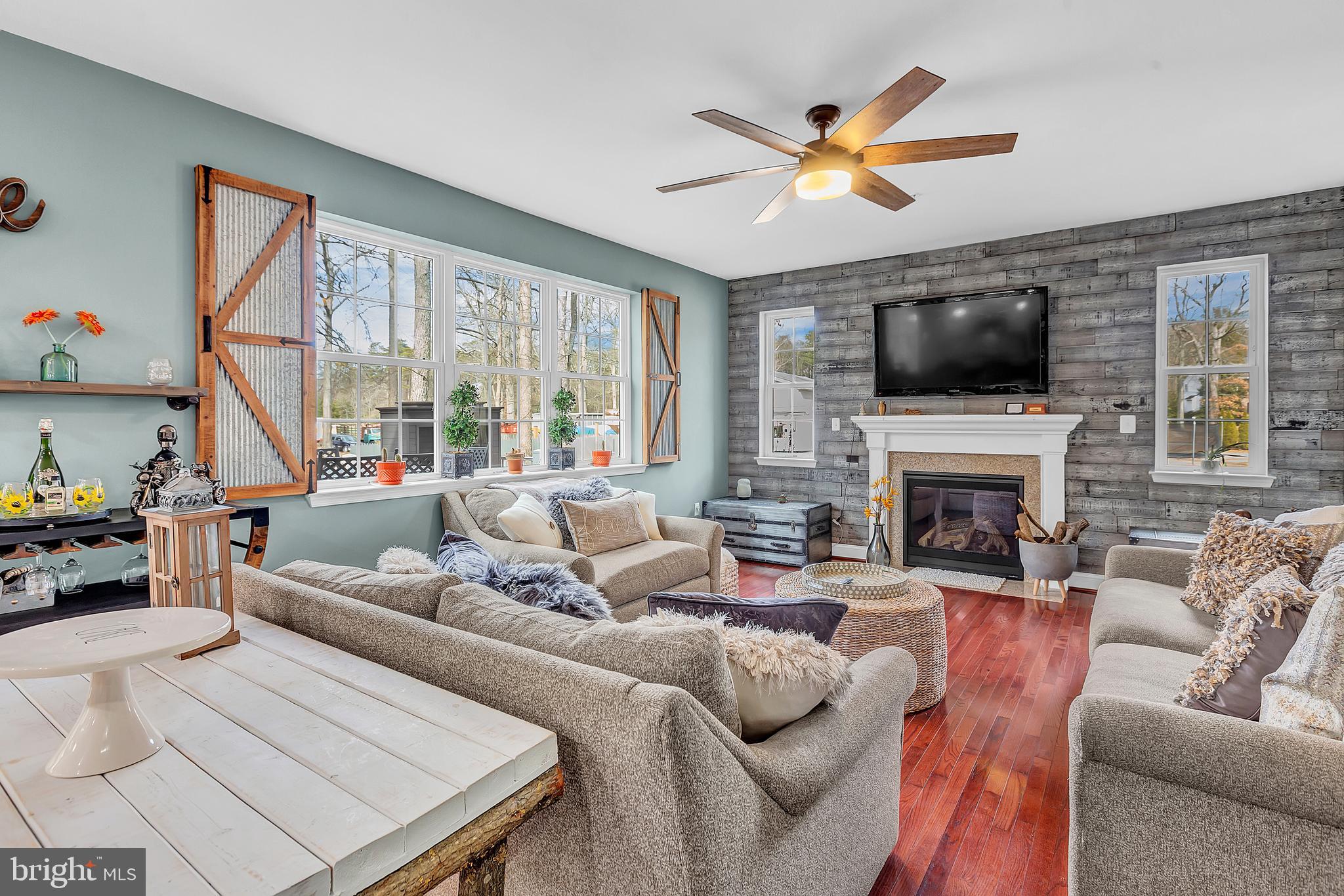 LAKE SHORE - Residential