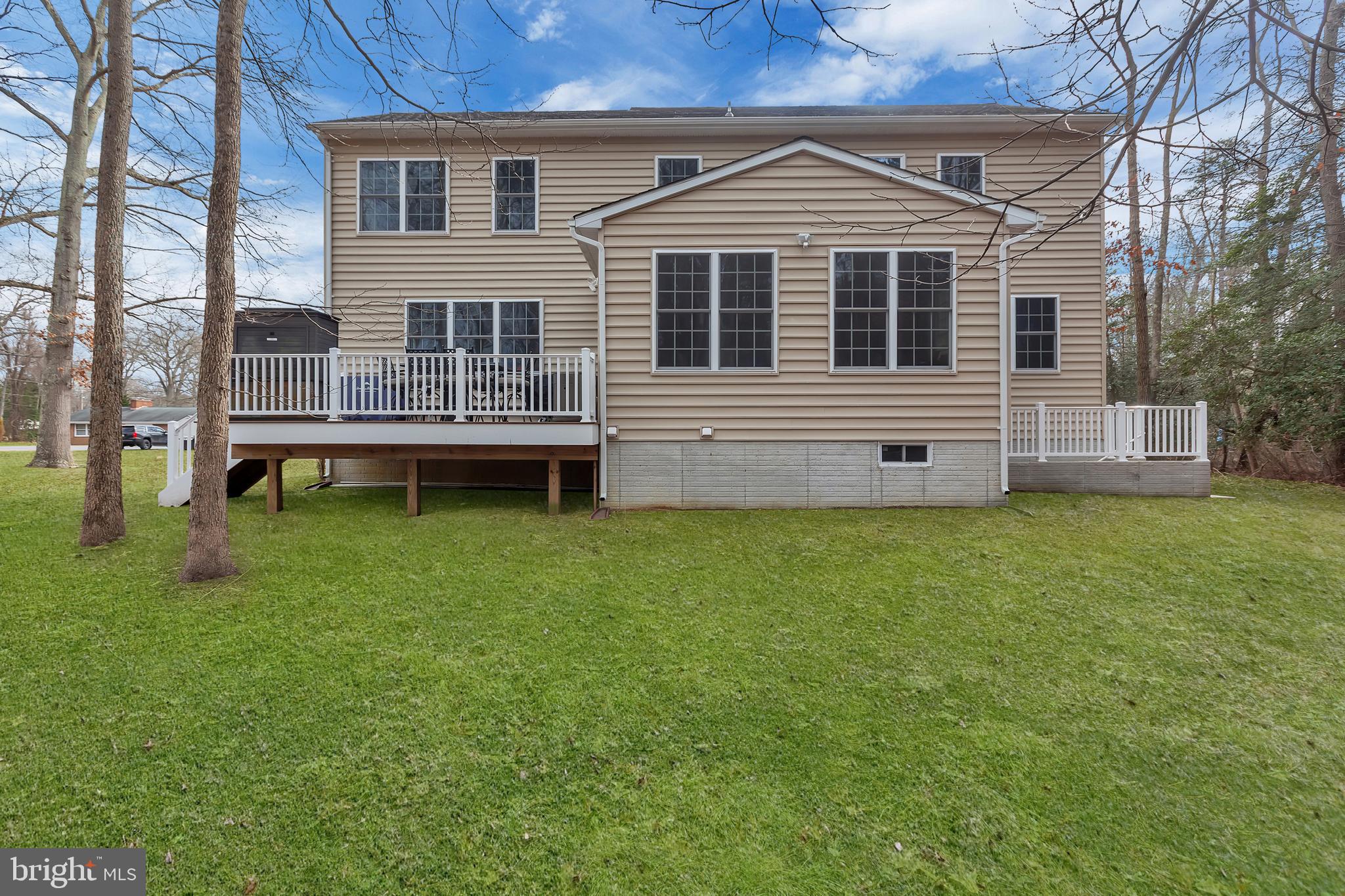 LAKE SHORE - Residential